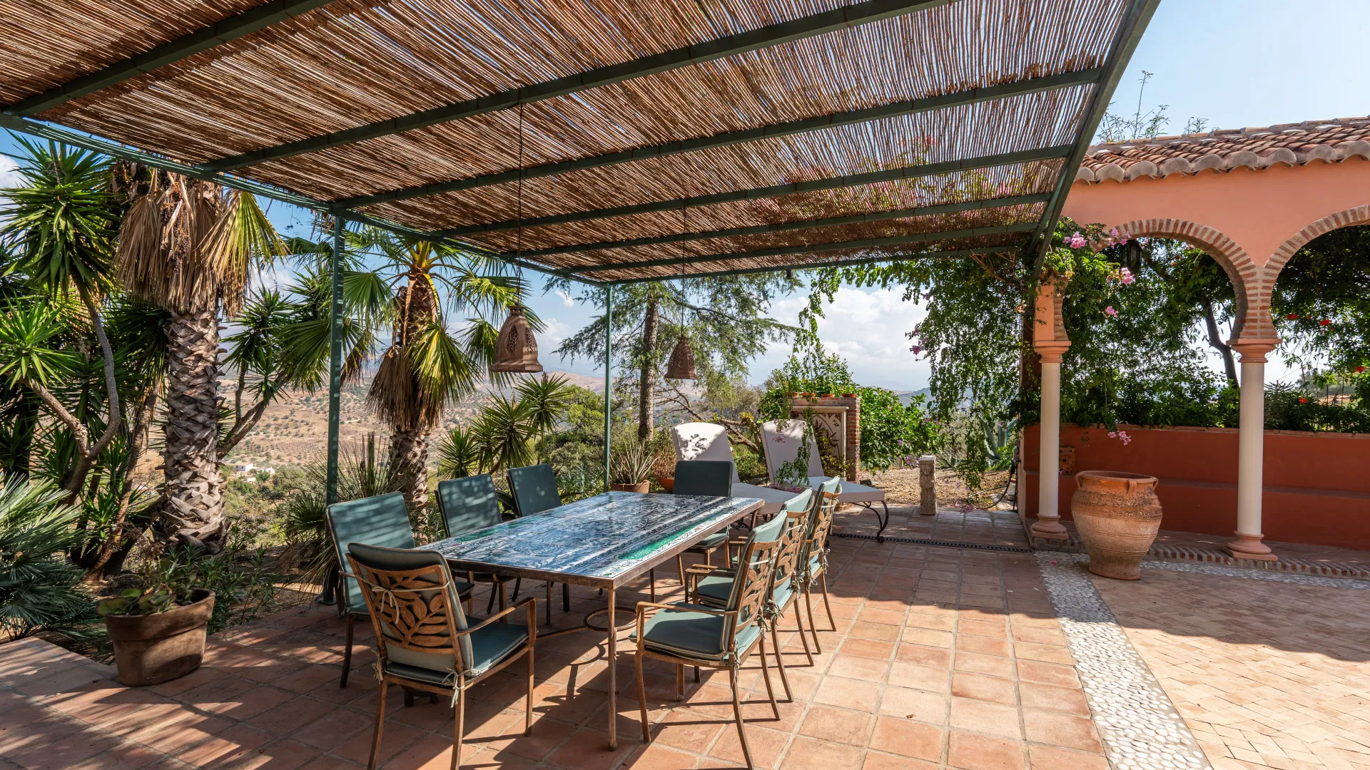 Finca de 5 dormitorios en venta en Comares