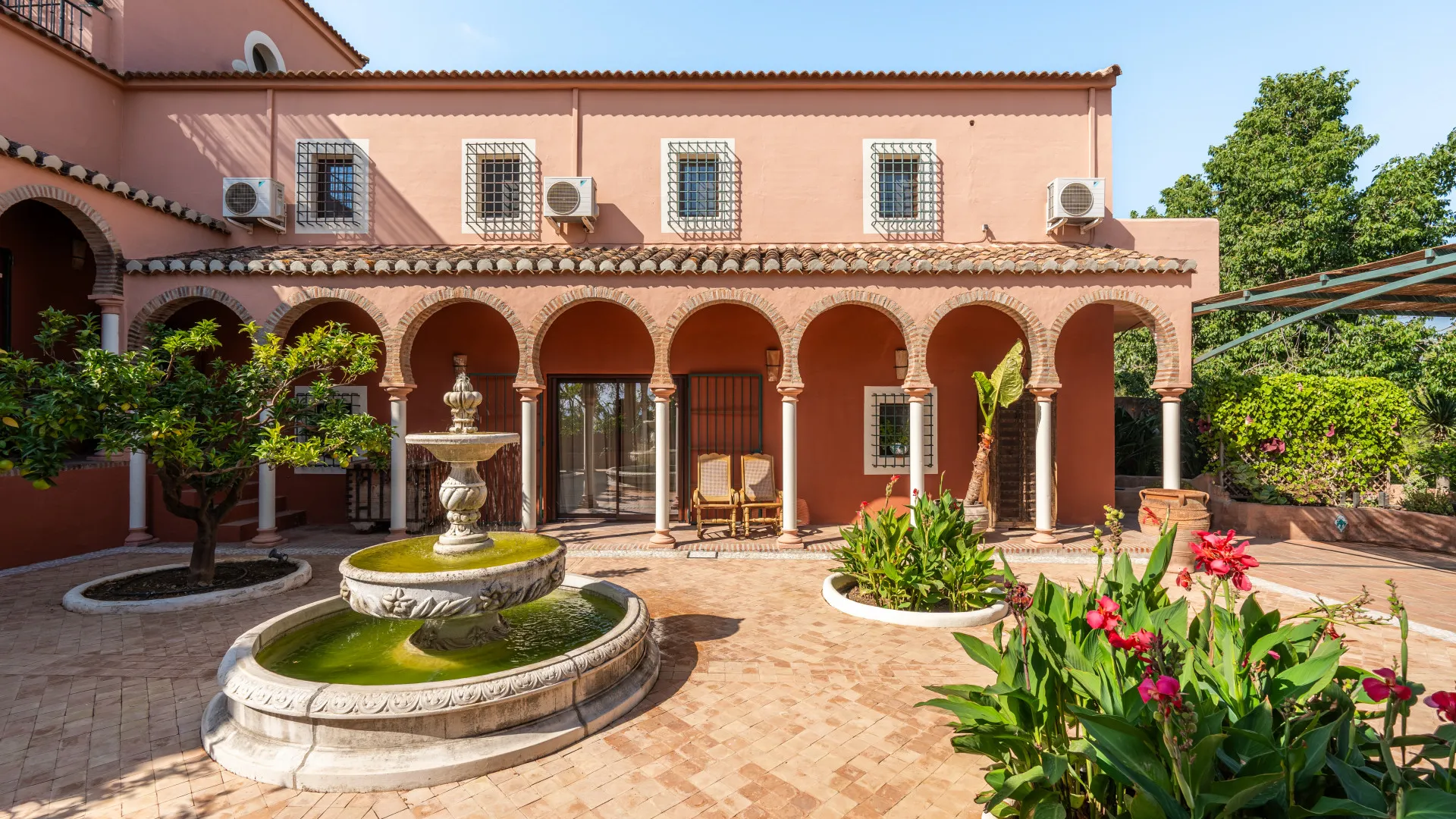 Finca de 5 dormitorios en venta en Comares