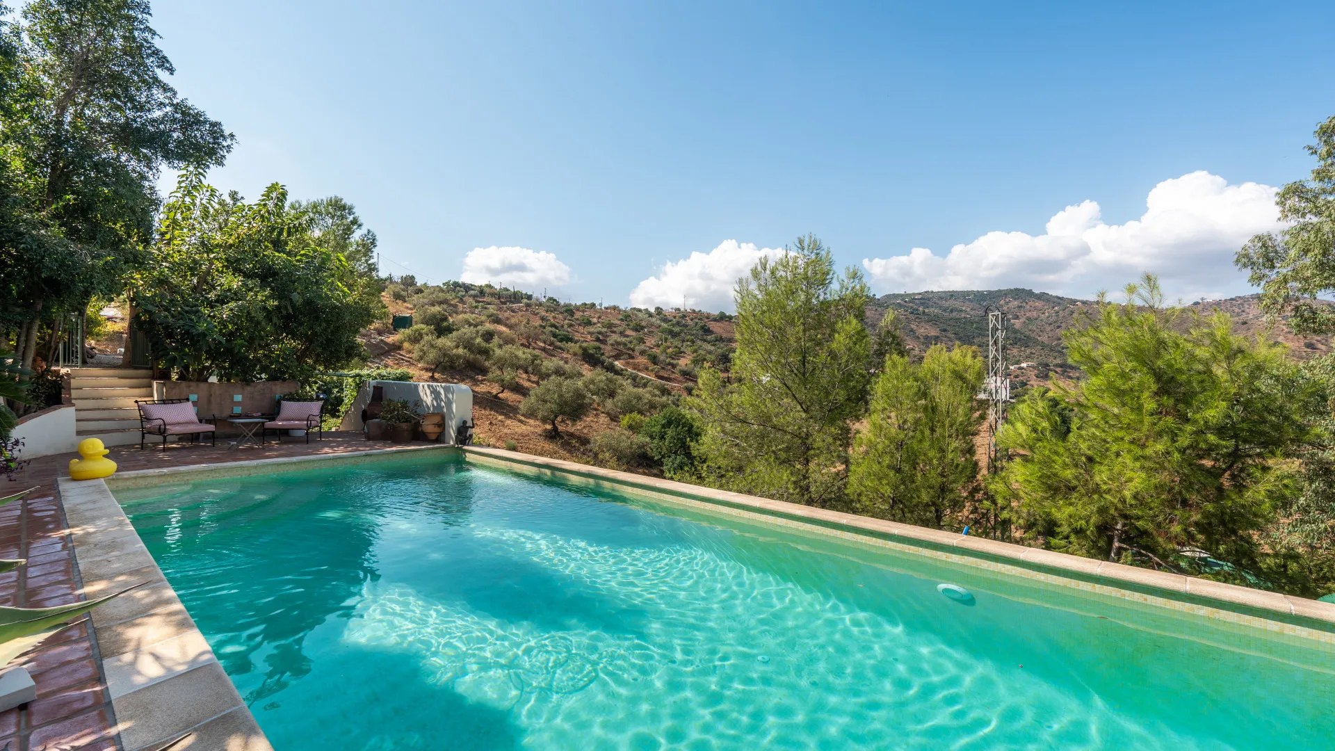 Finca de 5 dormitorios en venta en Comares