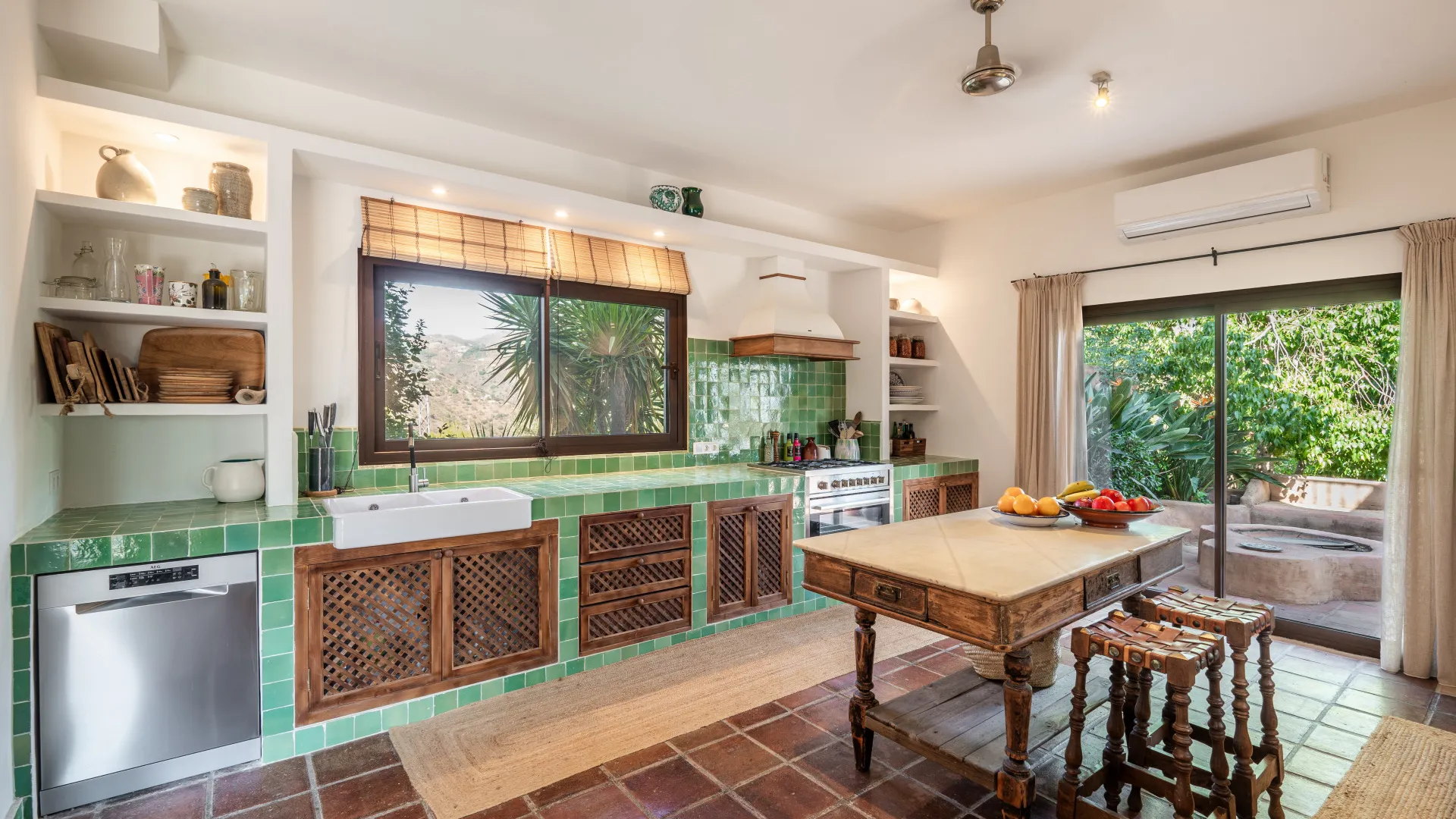 Finca de 5 dormitorios en venta en Comares