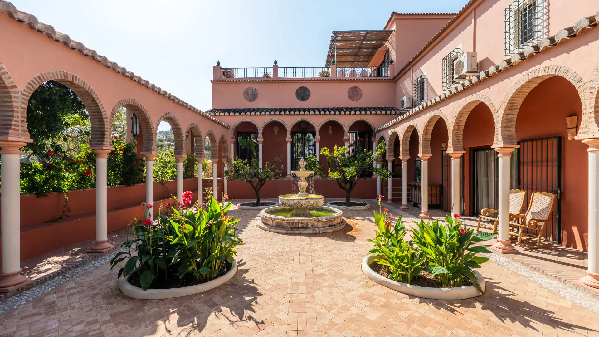 Finca de 5 dormitorios en venta en Comares