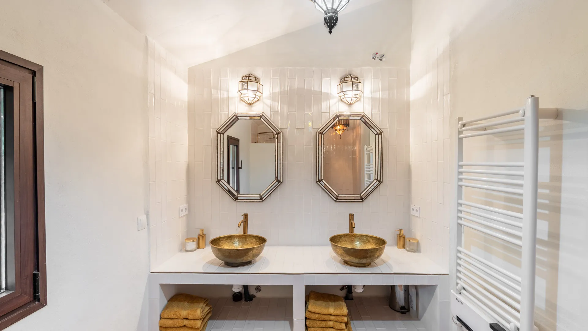 Finca de 5 dormitorios en venta en Comares