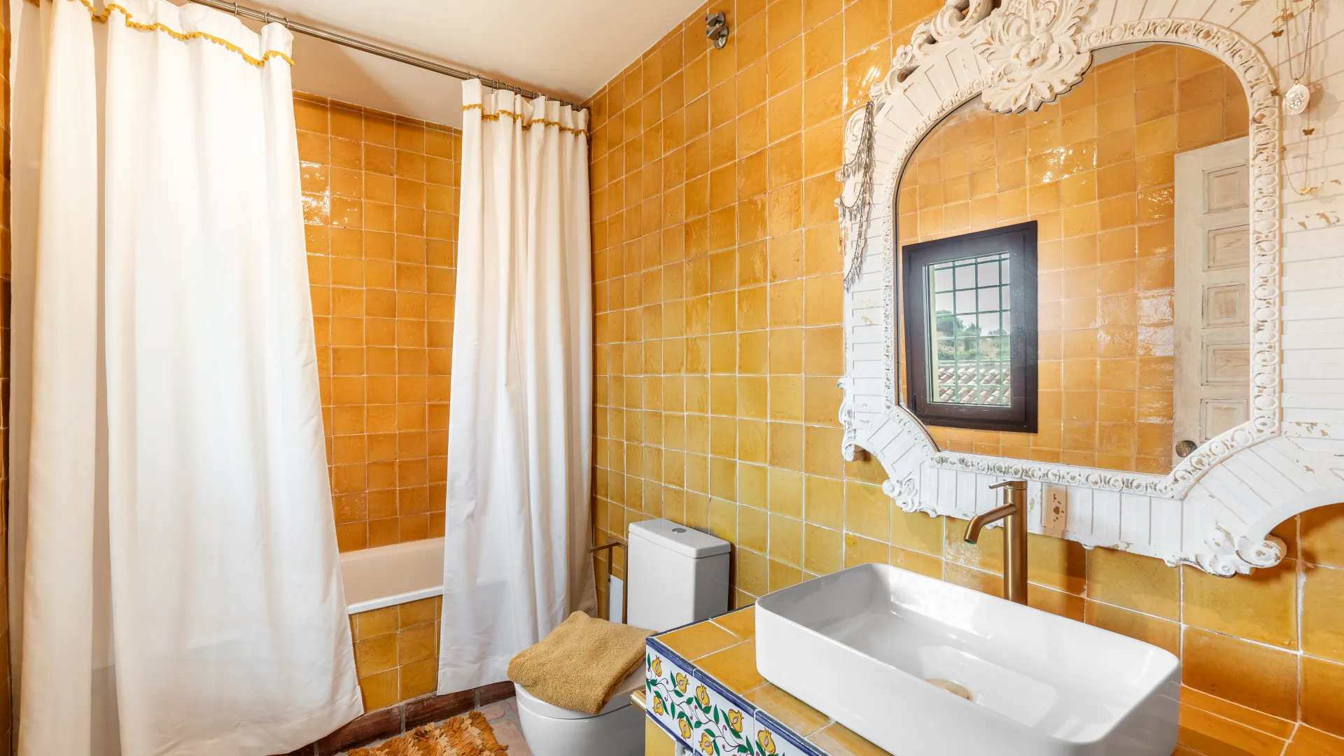 Finca de 5 dormitorios en venta en Comares