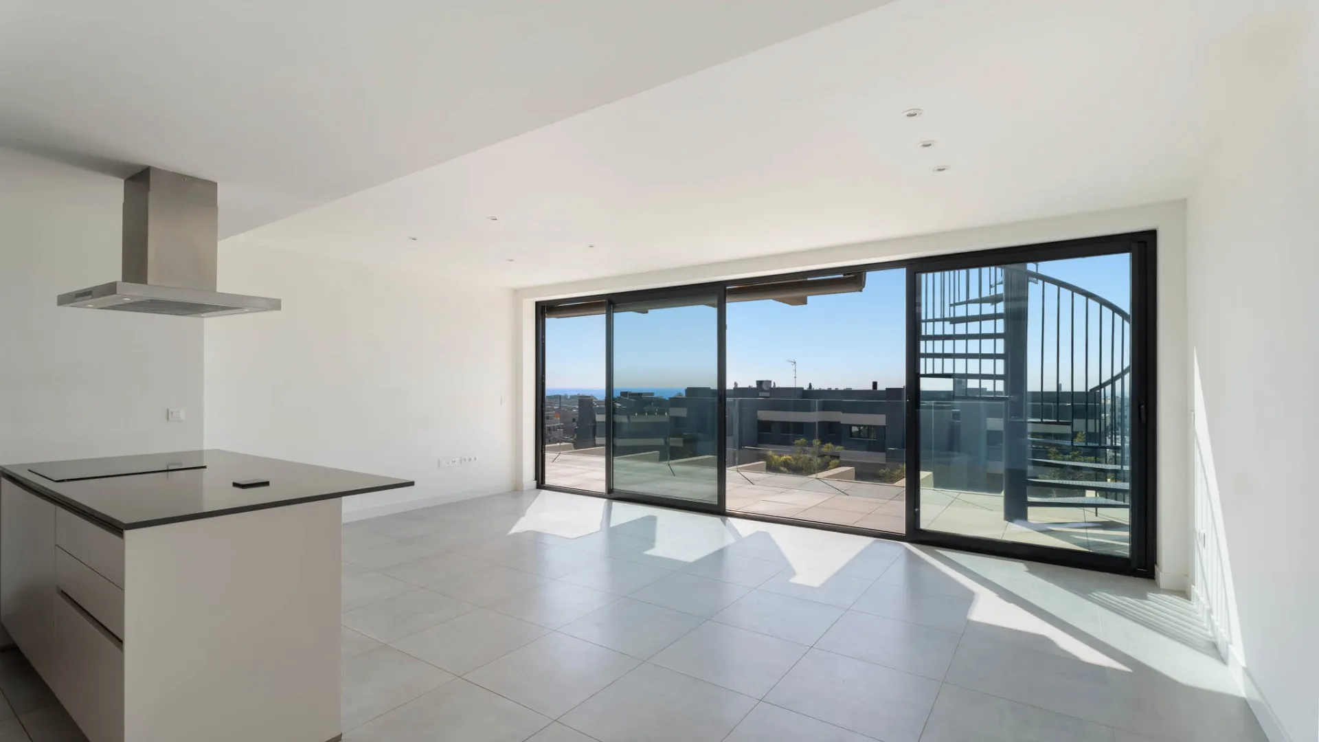 Buy penthouse with 3 bedrooms in Estepona East
