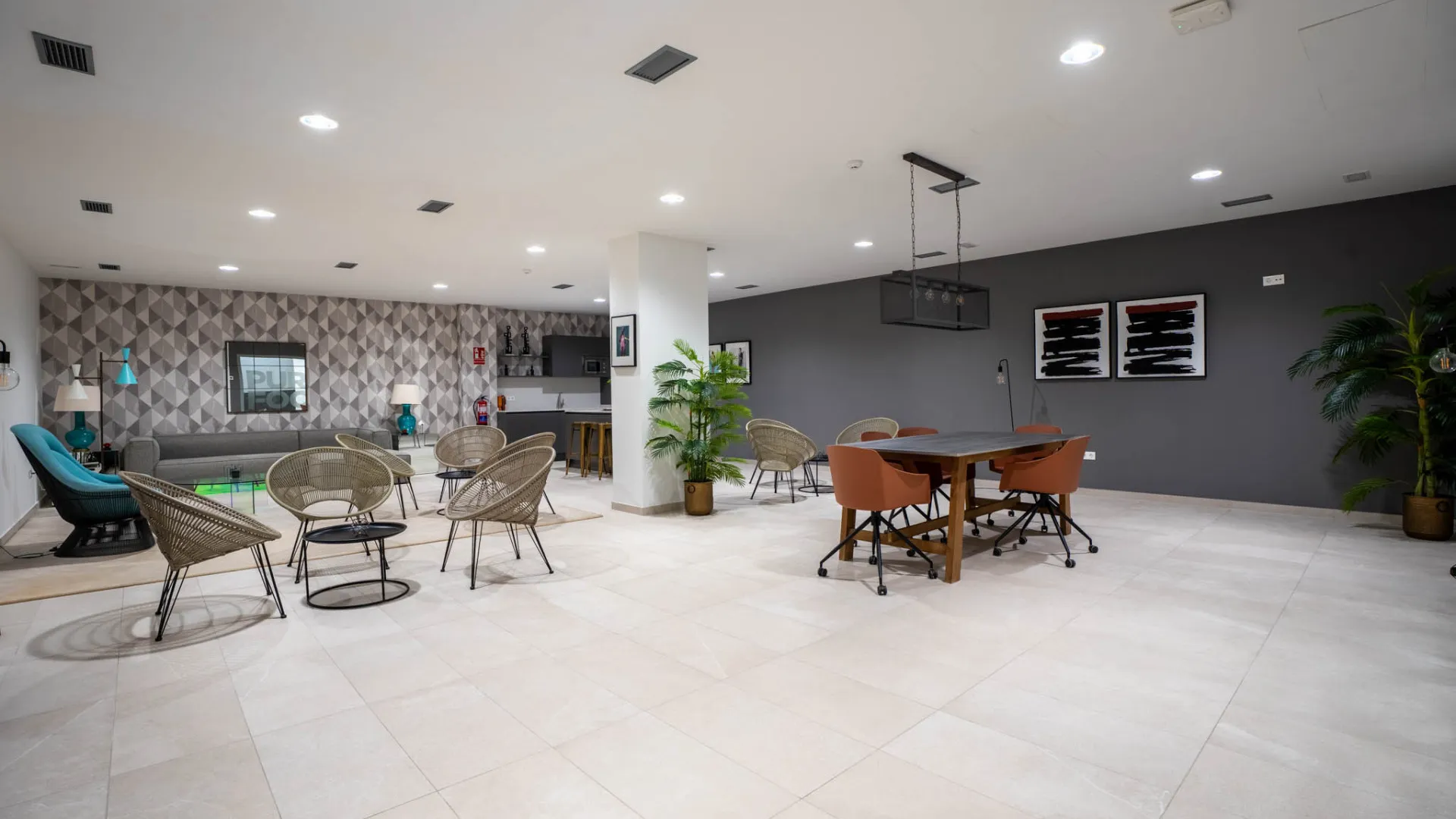 Buy penthouse with 3 bedrooms in Estepona East