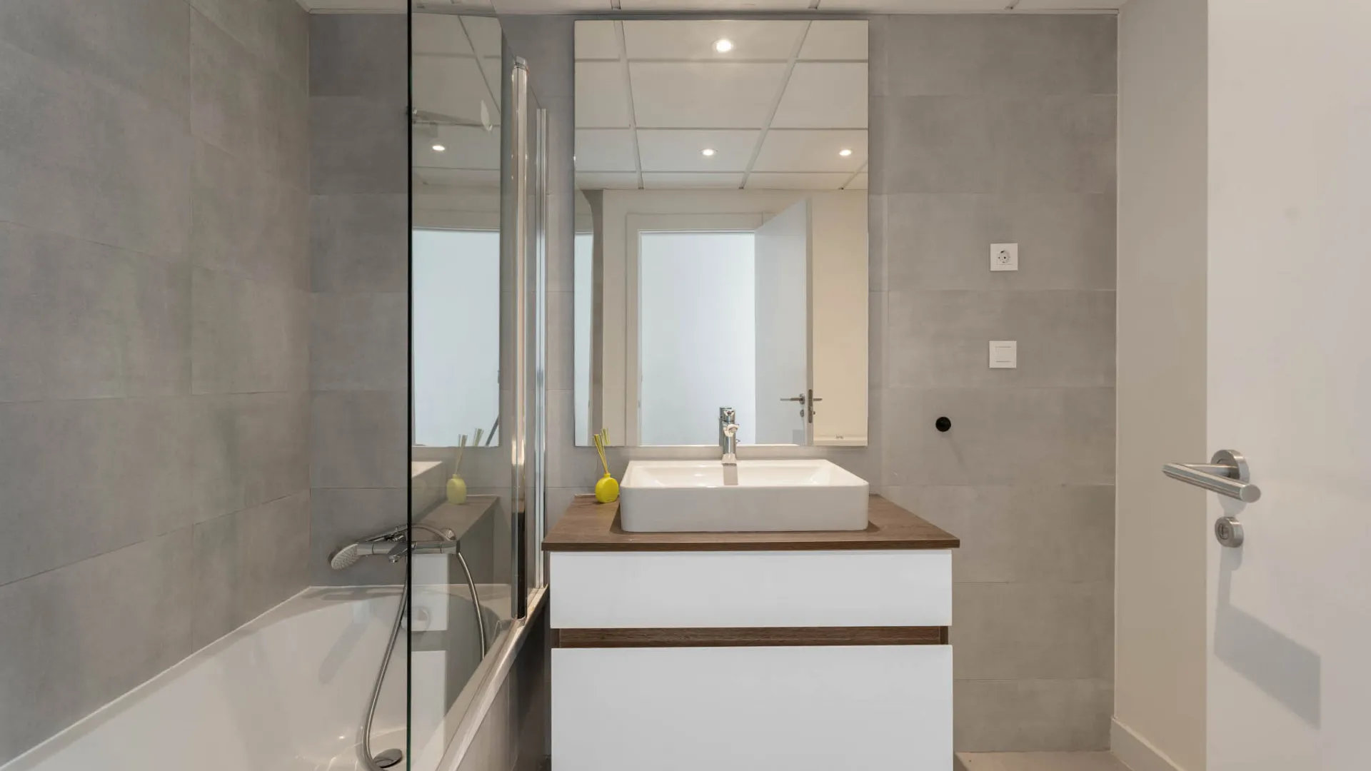 Buy penthouse with 3 bedrooms in Estepona East
