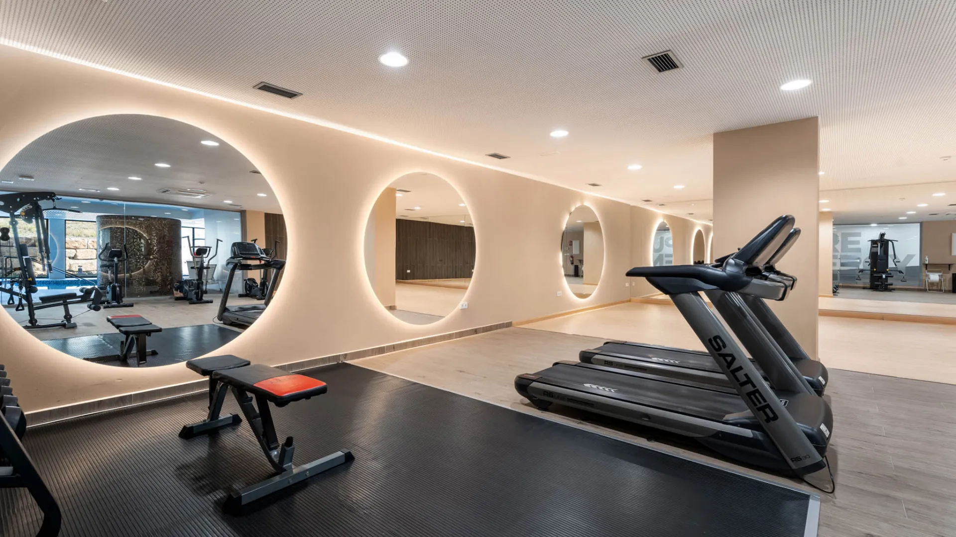 Buy penthouse with 3 bedrooms in Estepona East
