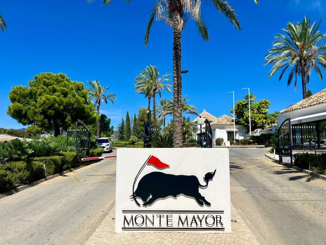 Comprar villa de 5 dormitorios en Monte Mayor