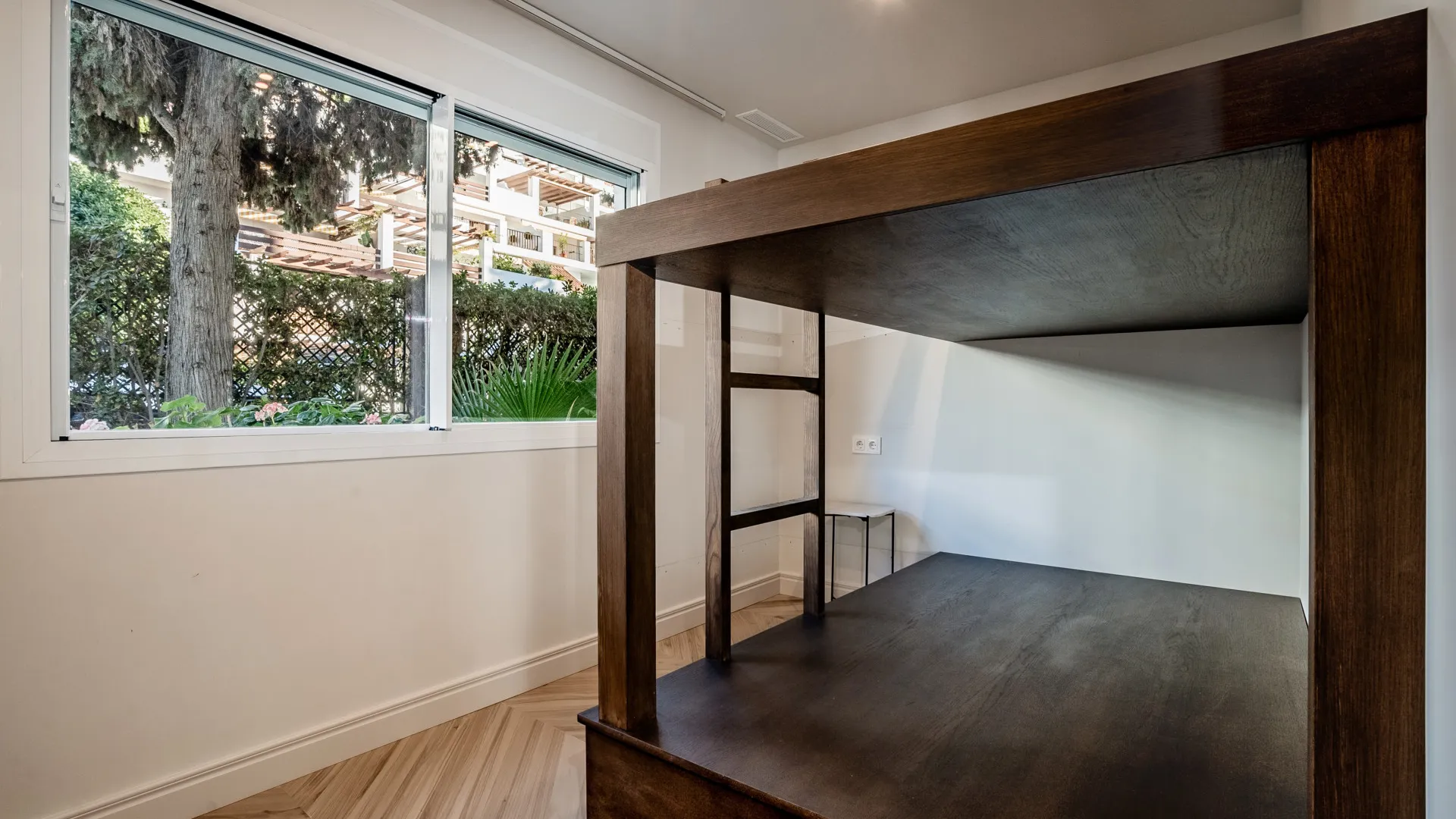 Comprar apartamento planta baja en Golden Mile con 4 dormitorios