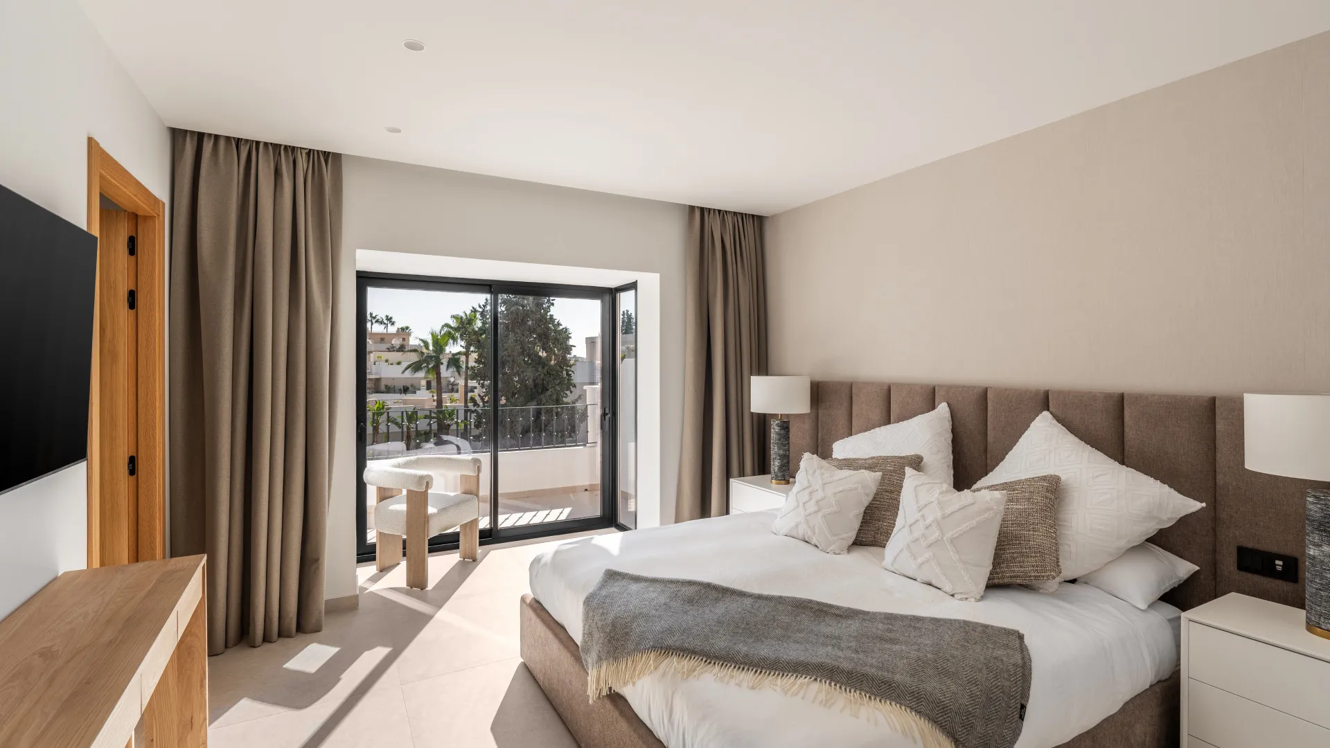 Duplex penthouse with 3 bedrooms for sale in Aloha Gardens