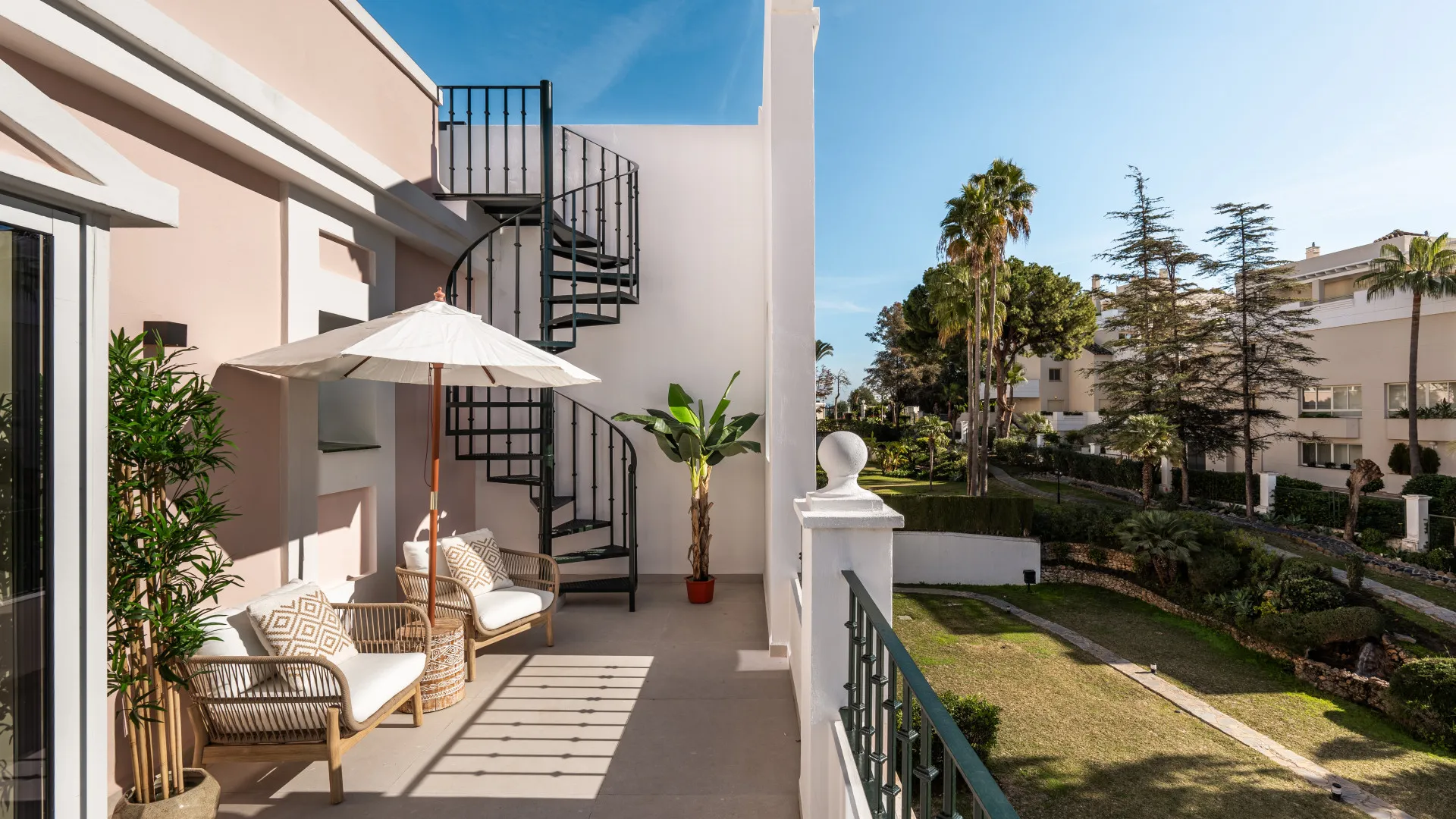Duplex penthouse with 3 bedrooms for sale in Aloha Gardens