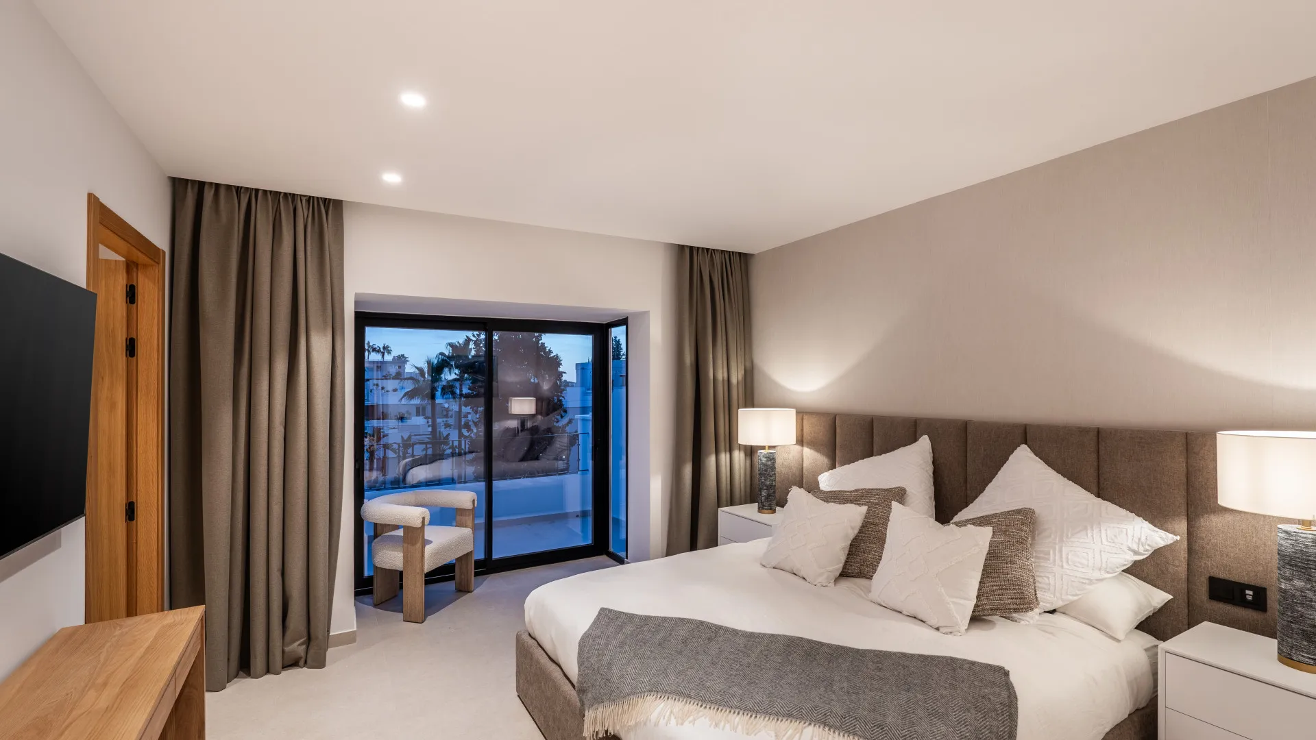 Duplex penthouse with 3 bedrooms for sale in Aloha Gardens