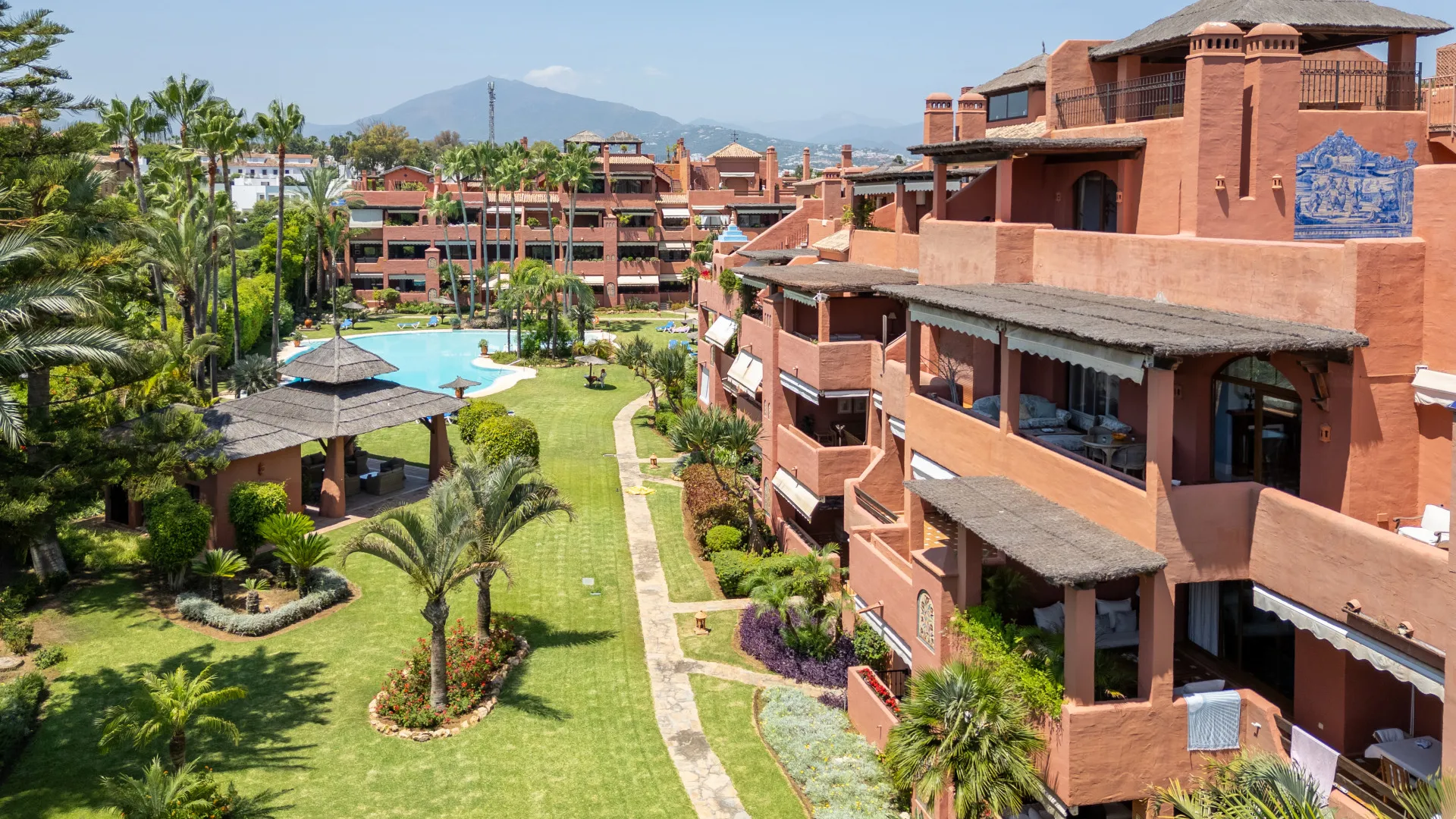 For sale Alhambra del Golf penthouse