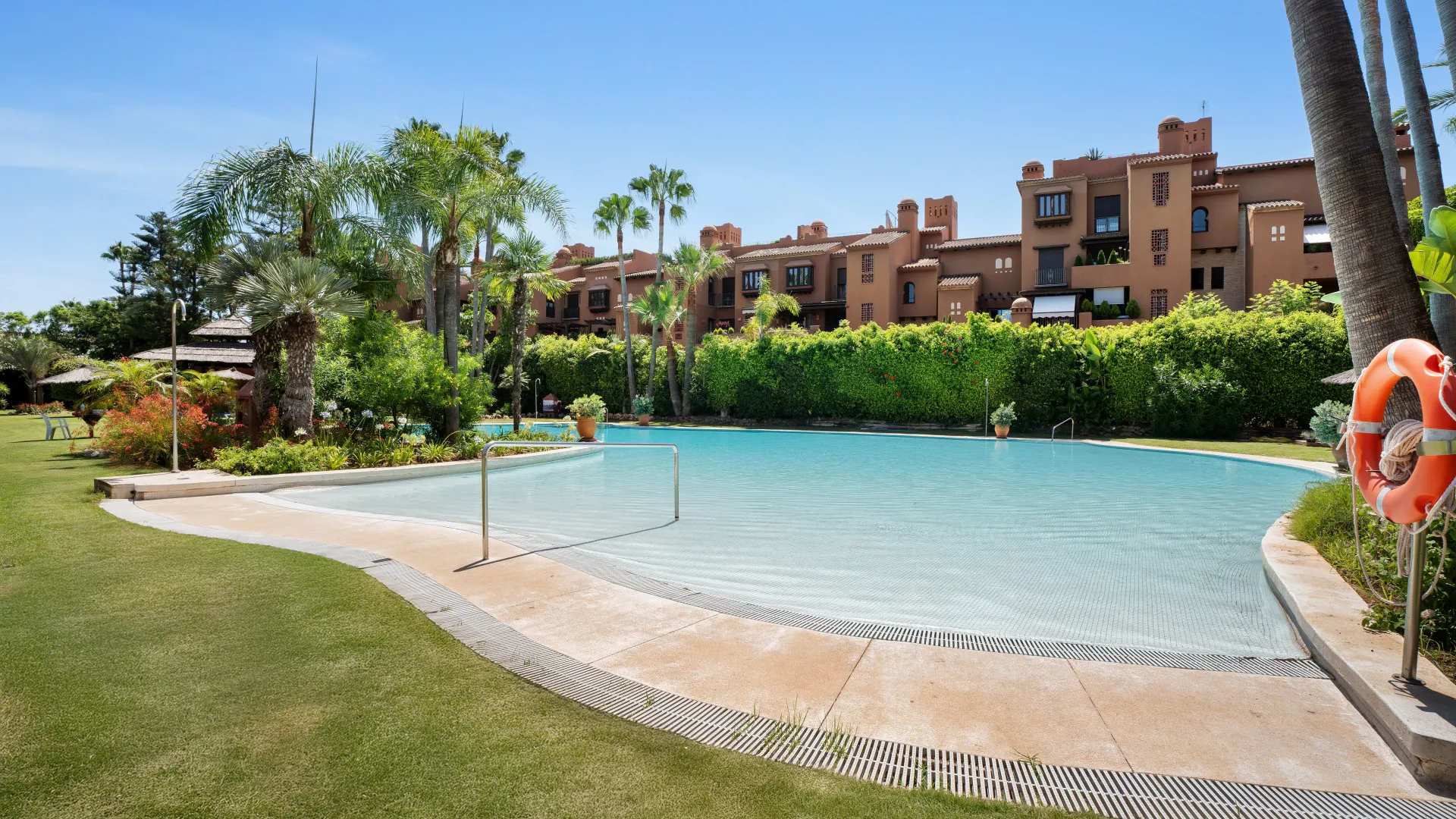 For sale Alhambra del Golf penthouse