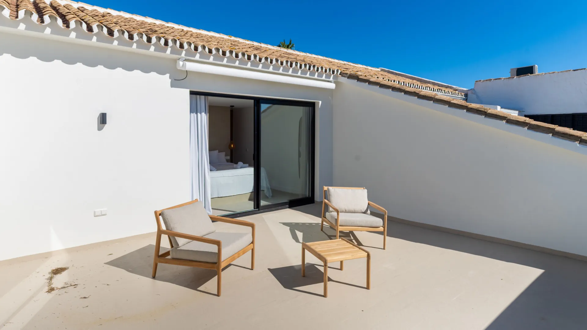 Buy 4 bedrooms semi detached house in Altos del Paraiso