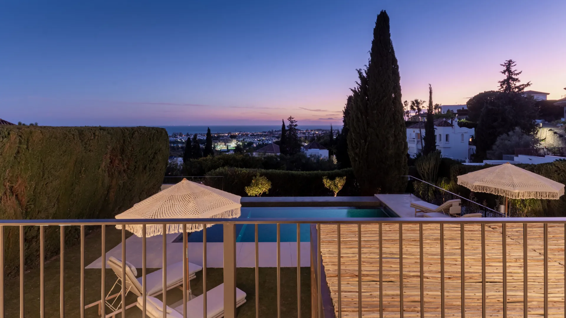 Buy 4 bedrooms semi detached house in Altos del Paraiso