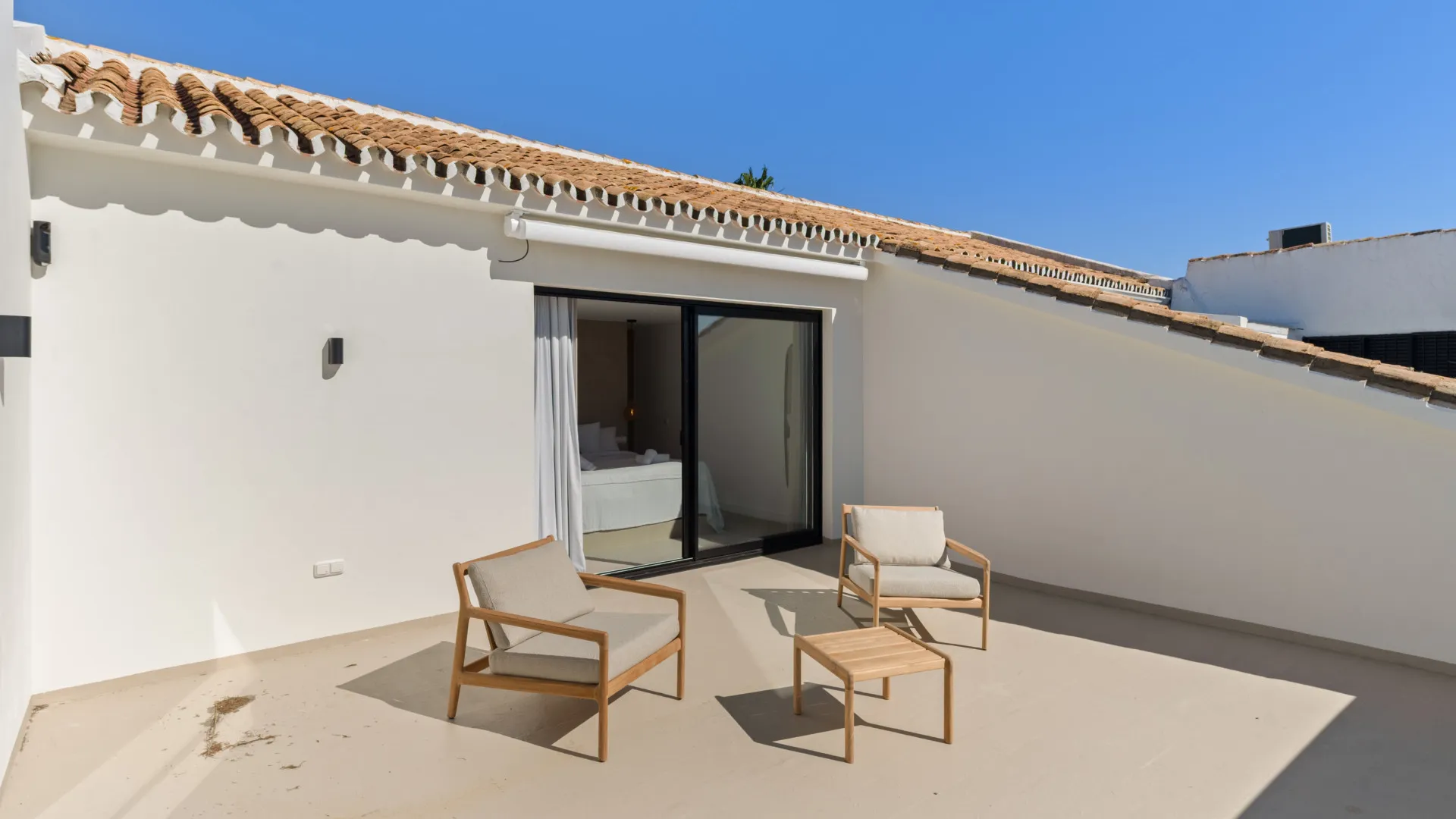 Buy 4 bedrooms semi detached house in Altos del Paraiso