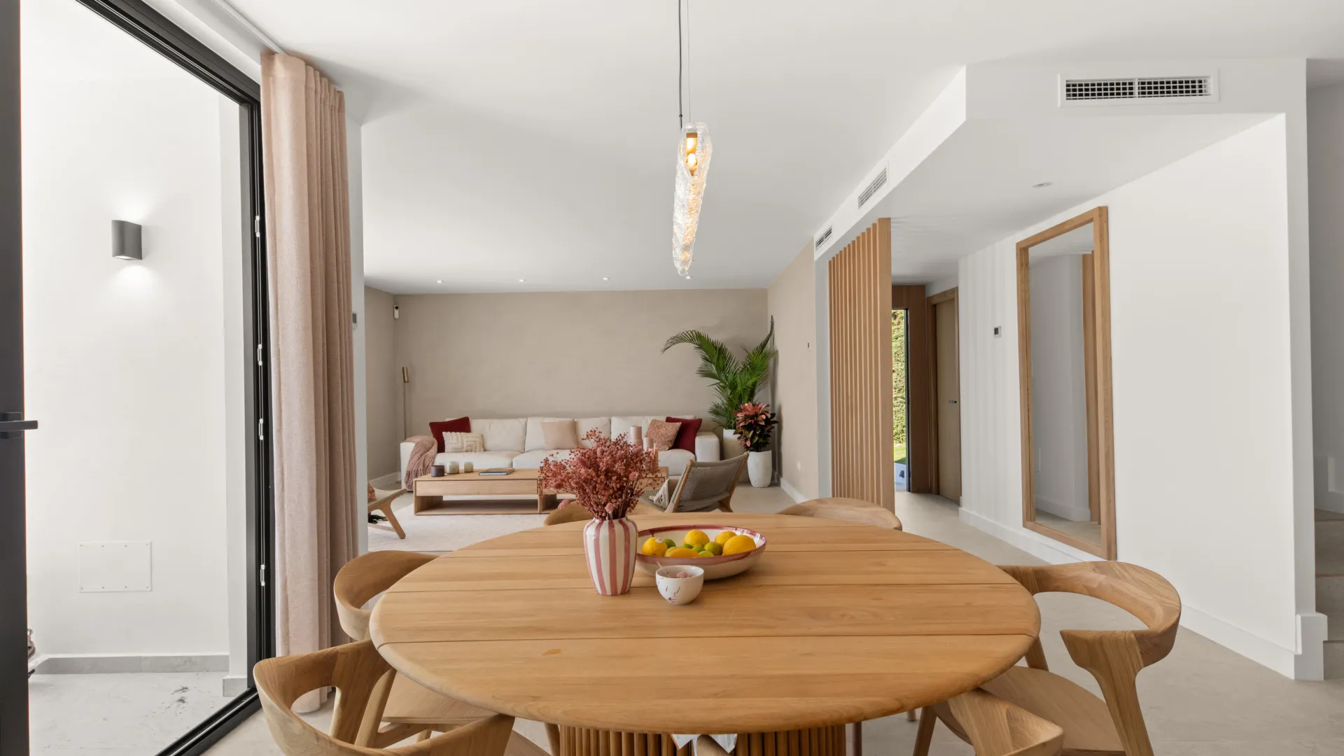 Buy 4 bedrooms semi detached house in Altos del Paraiso