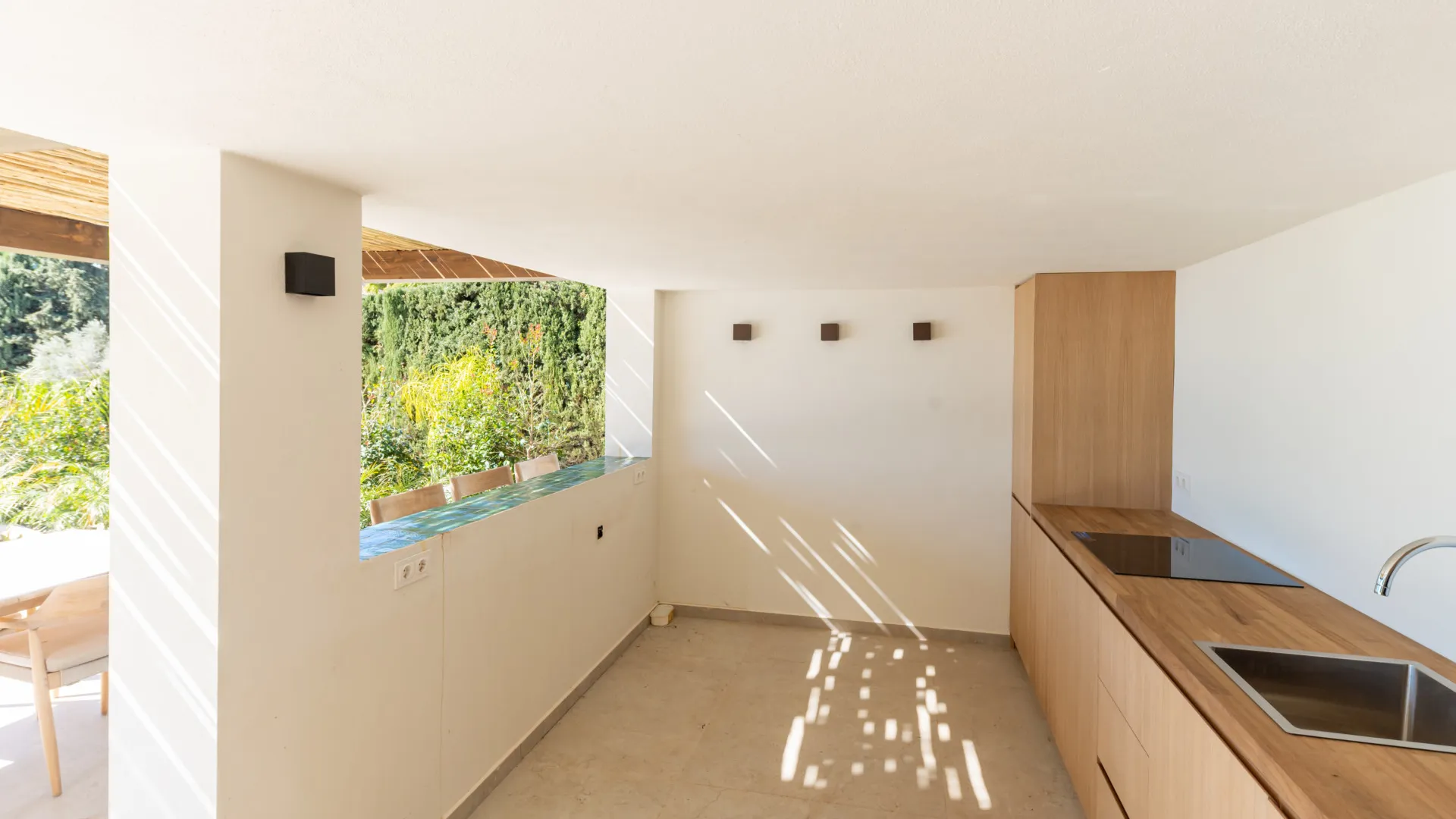 Buy 4 bedrooms semi detached house in Altos del Paraiso