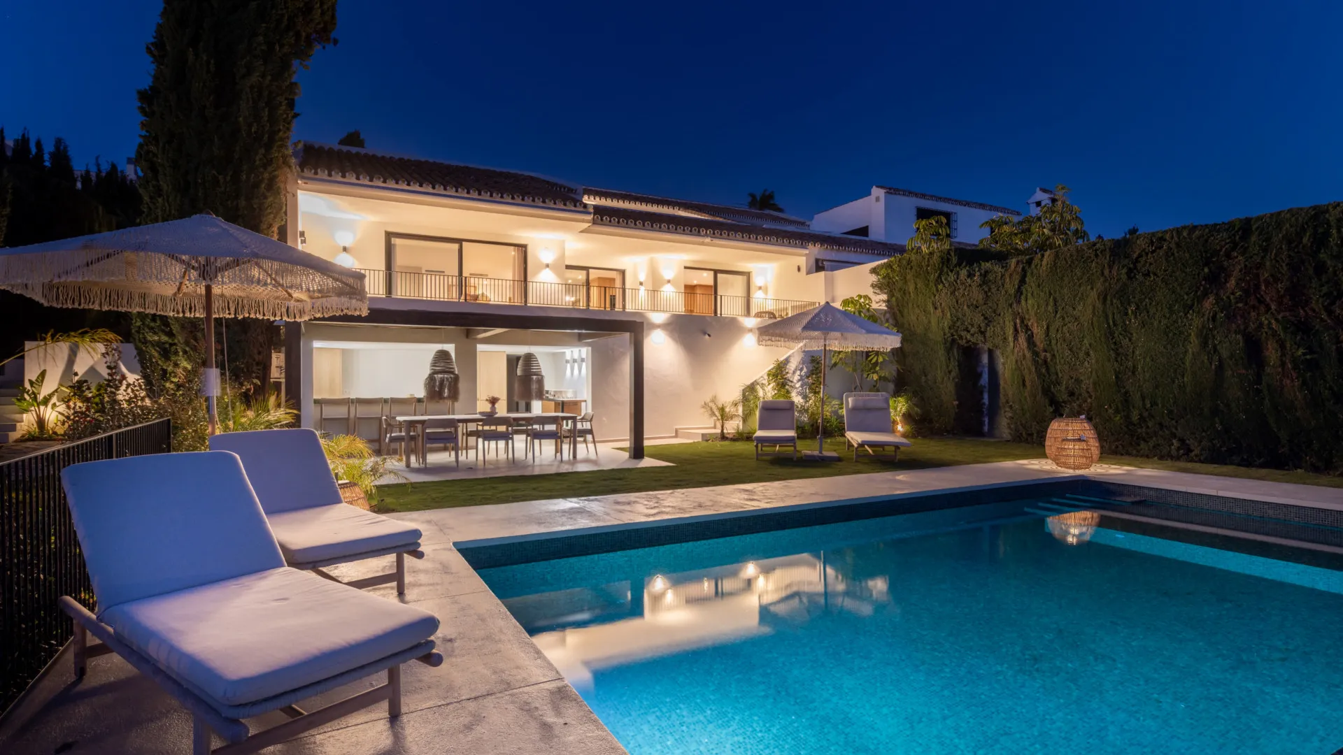 Buy 4 bedrooms semi detached house in Altos del Paraiso