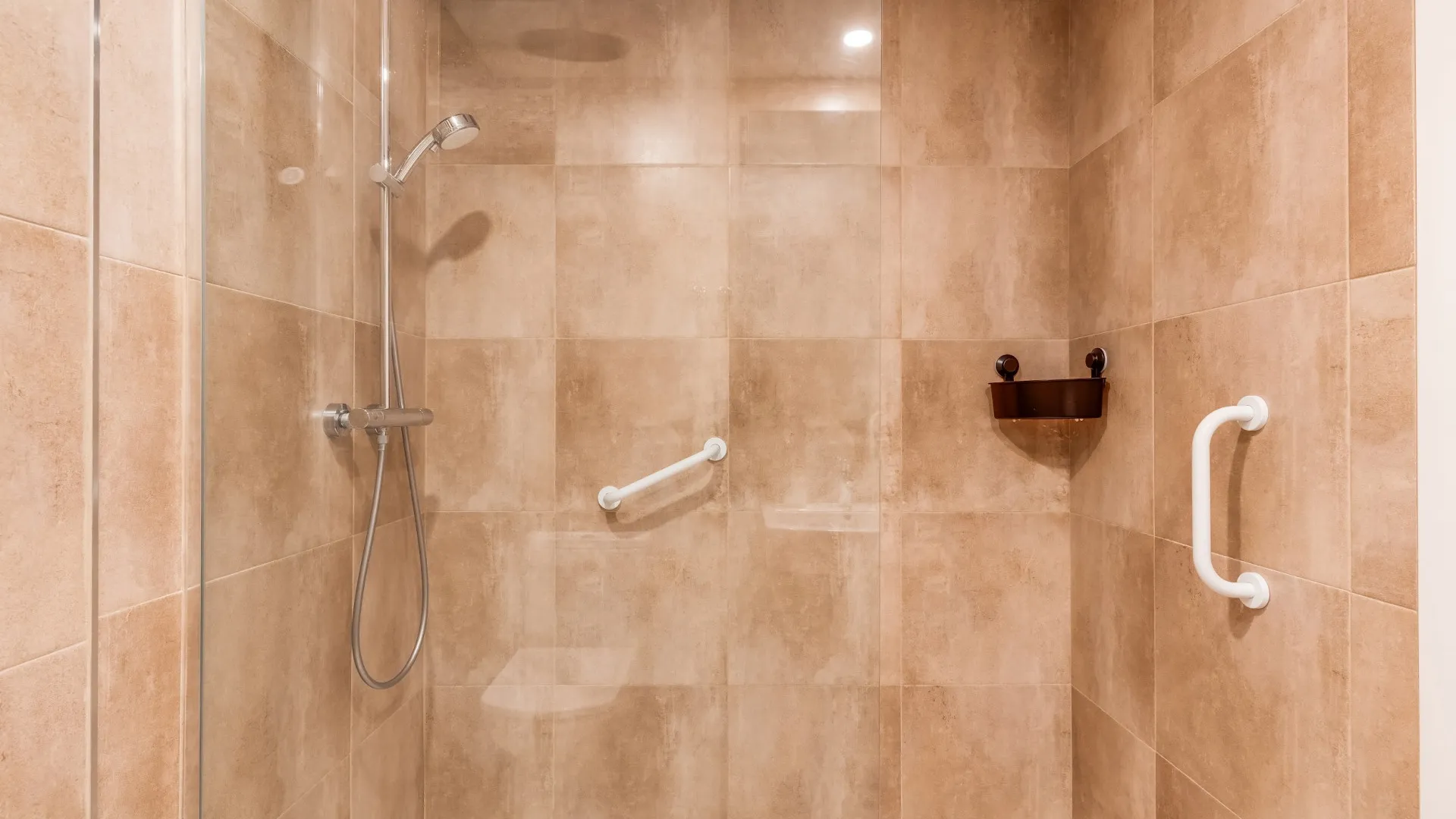 Ground floor apartment for sale in Estepona with 2 bedrooms