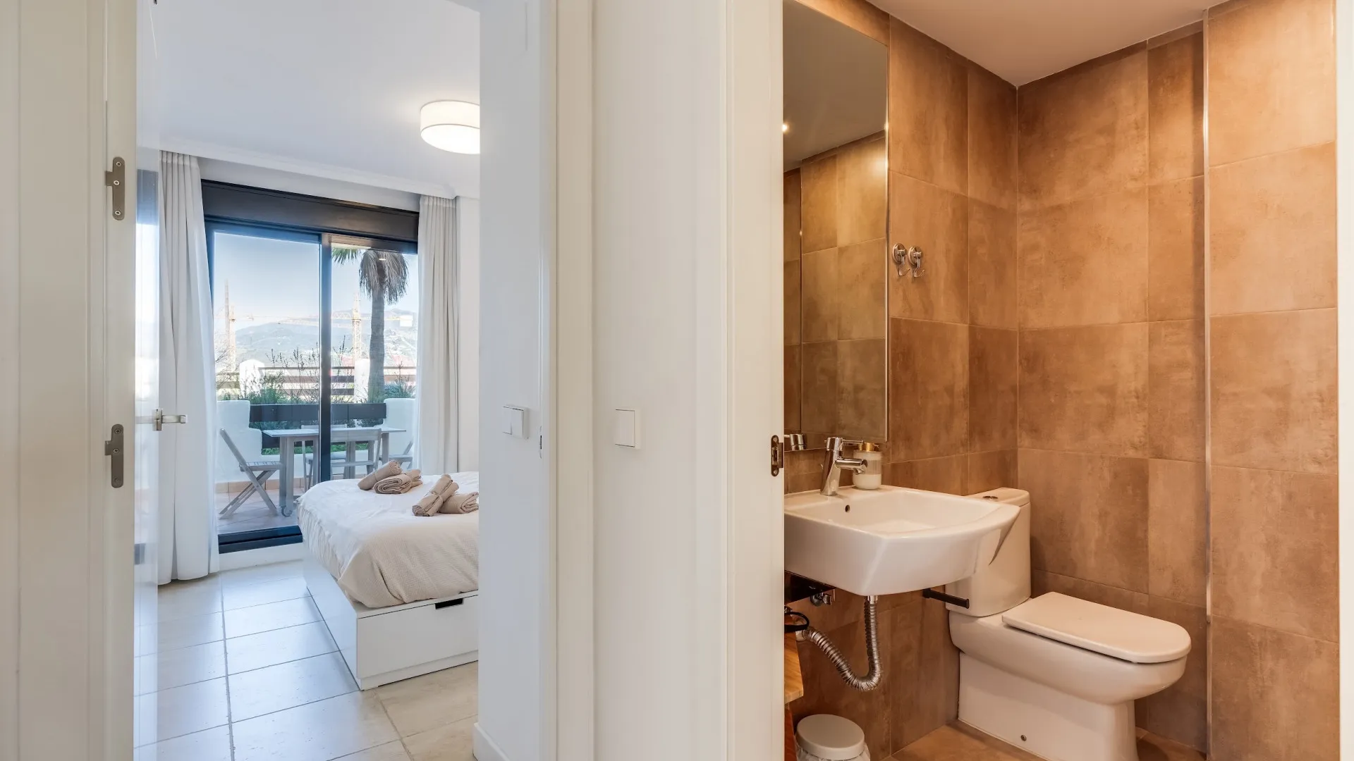 Ground floor apartment for sale in Estepona with 2 bedrooms