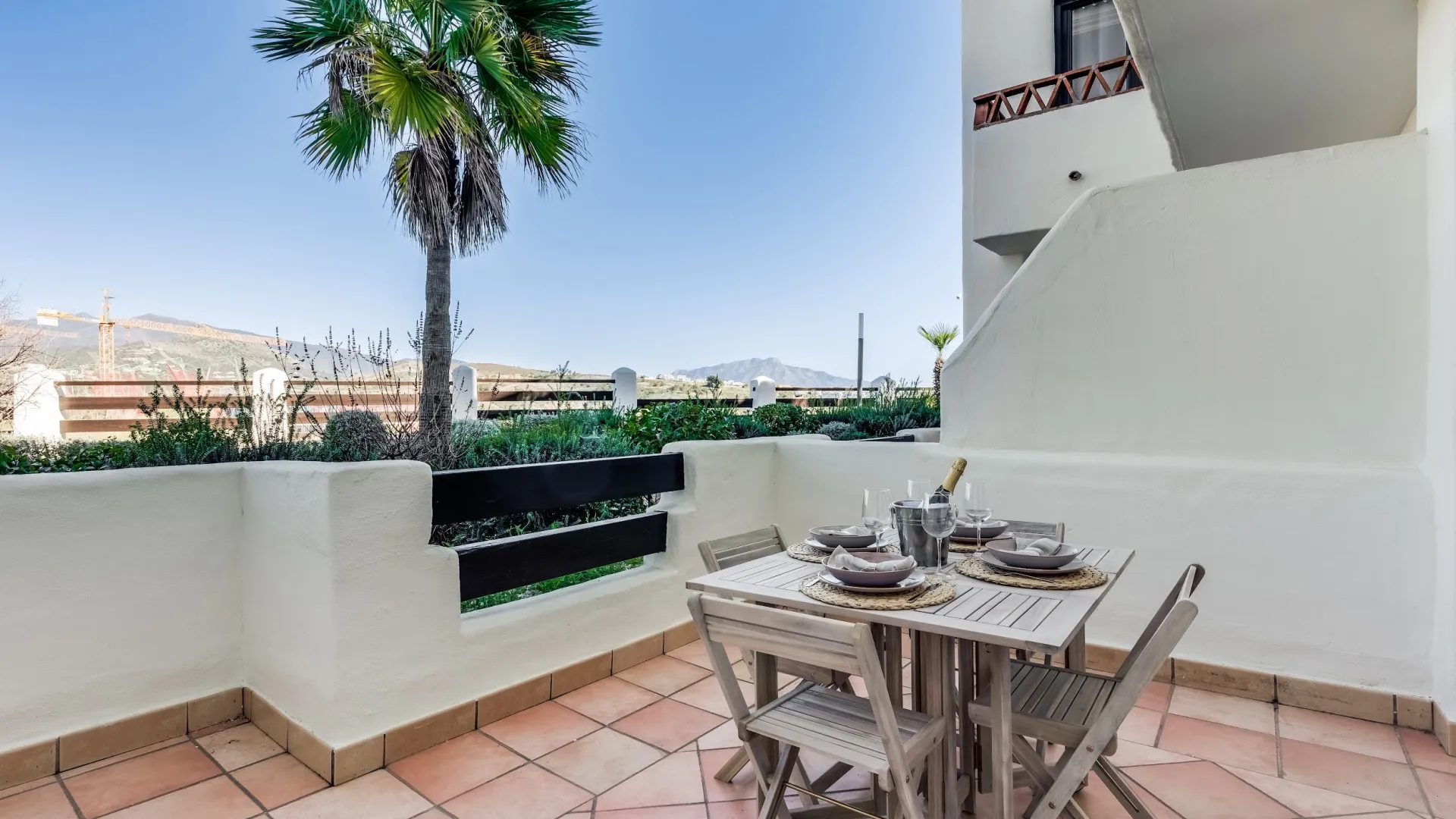 Ground floor apartment for sale in Estepona with 2 bedrooms