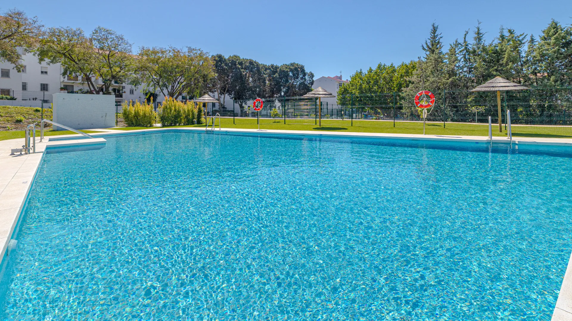 Estepona 2 bedrooms ground floor apartment for sale