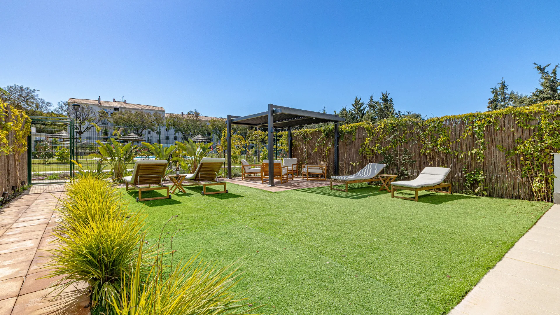 Estepona 2 bedrooms ground floor apartment for sale