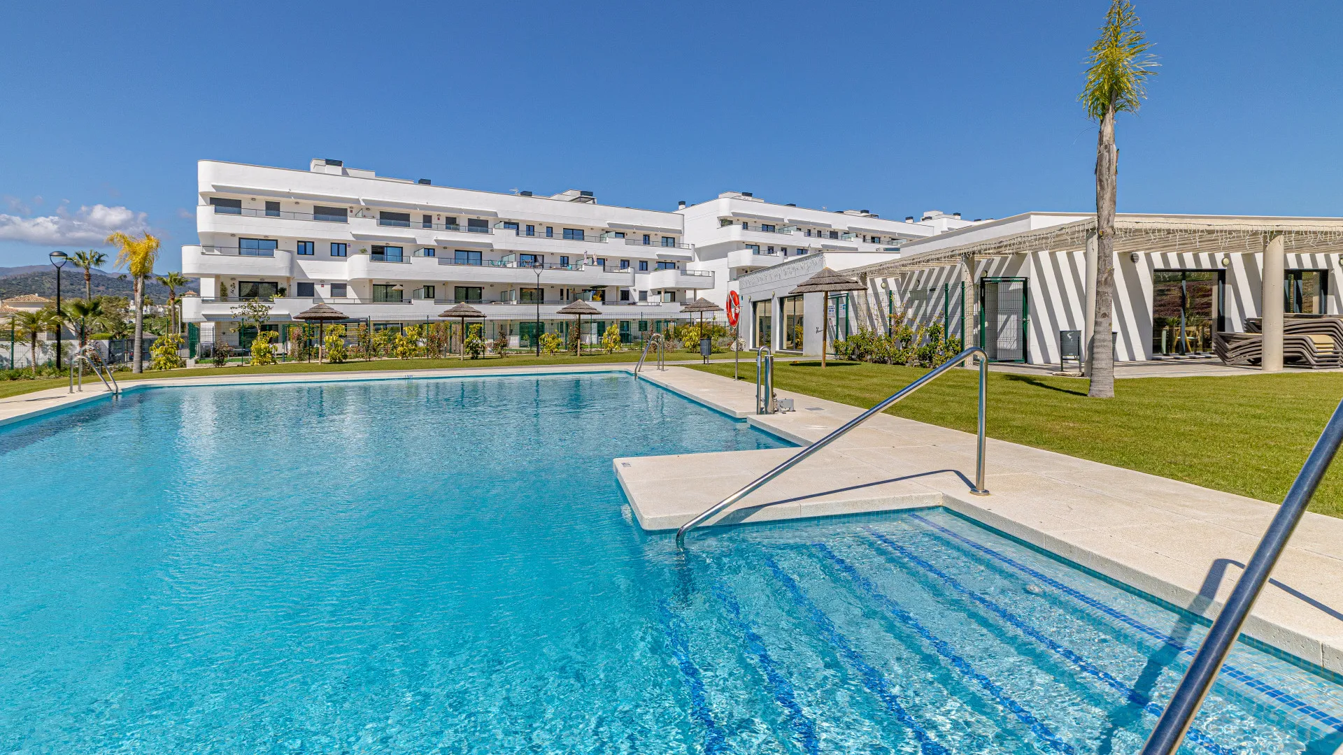 Estepona 2 bedrooms ground floor apartment for sale
