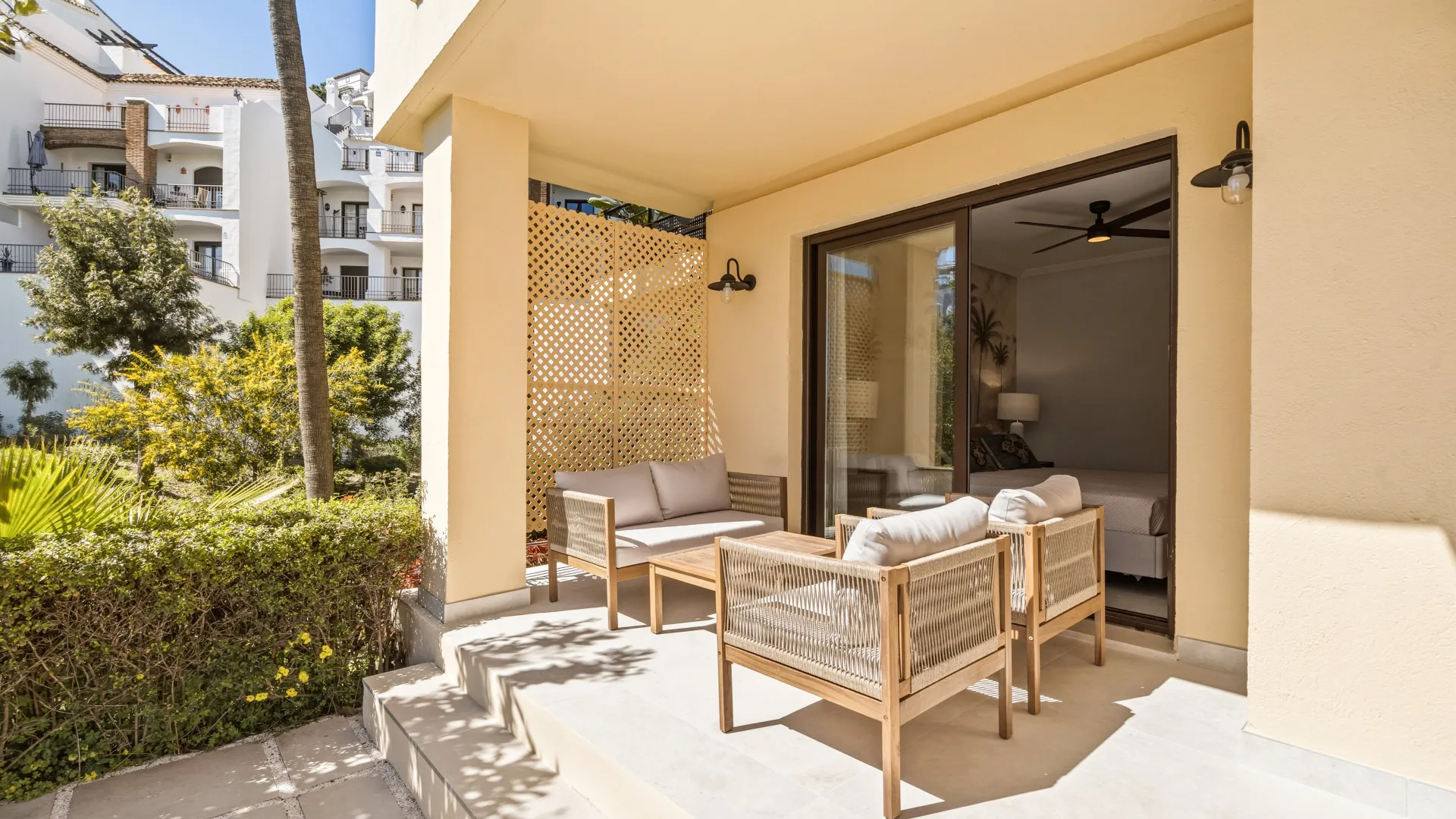 Apartamento planta baja con 3 dormitorios en venta en Los Arqueros