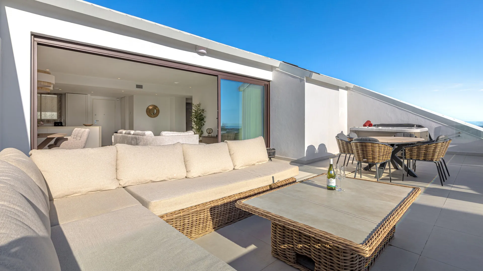 Buy penthouse in El Higueron with 2 bedrooms