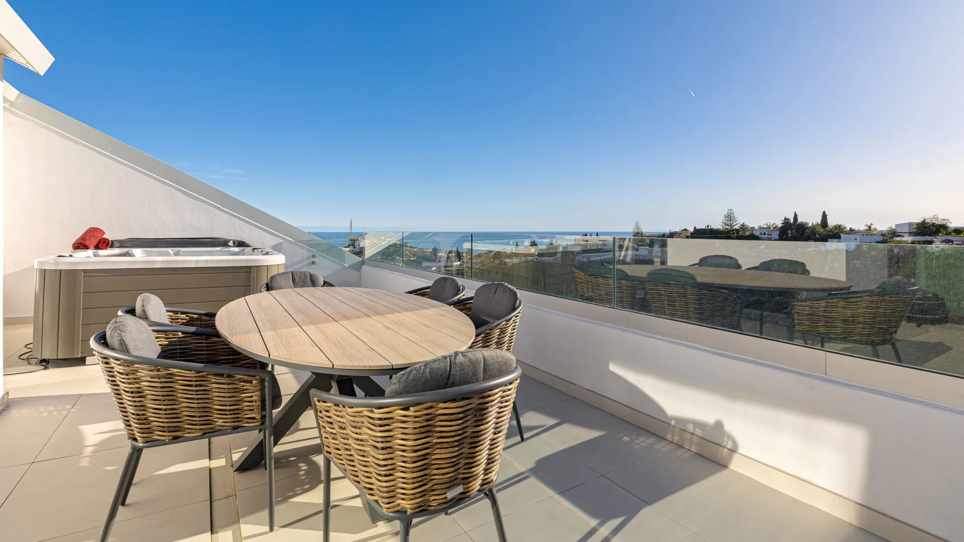 Buy penthouse in El Higueron with 2 bedrooms