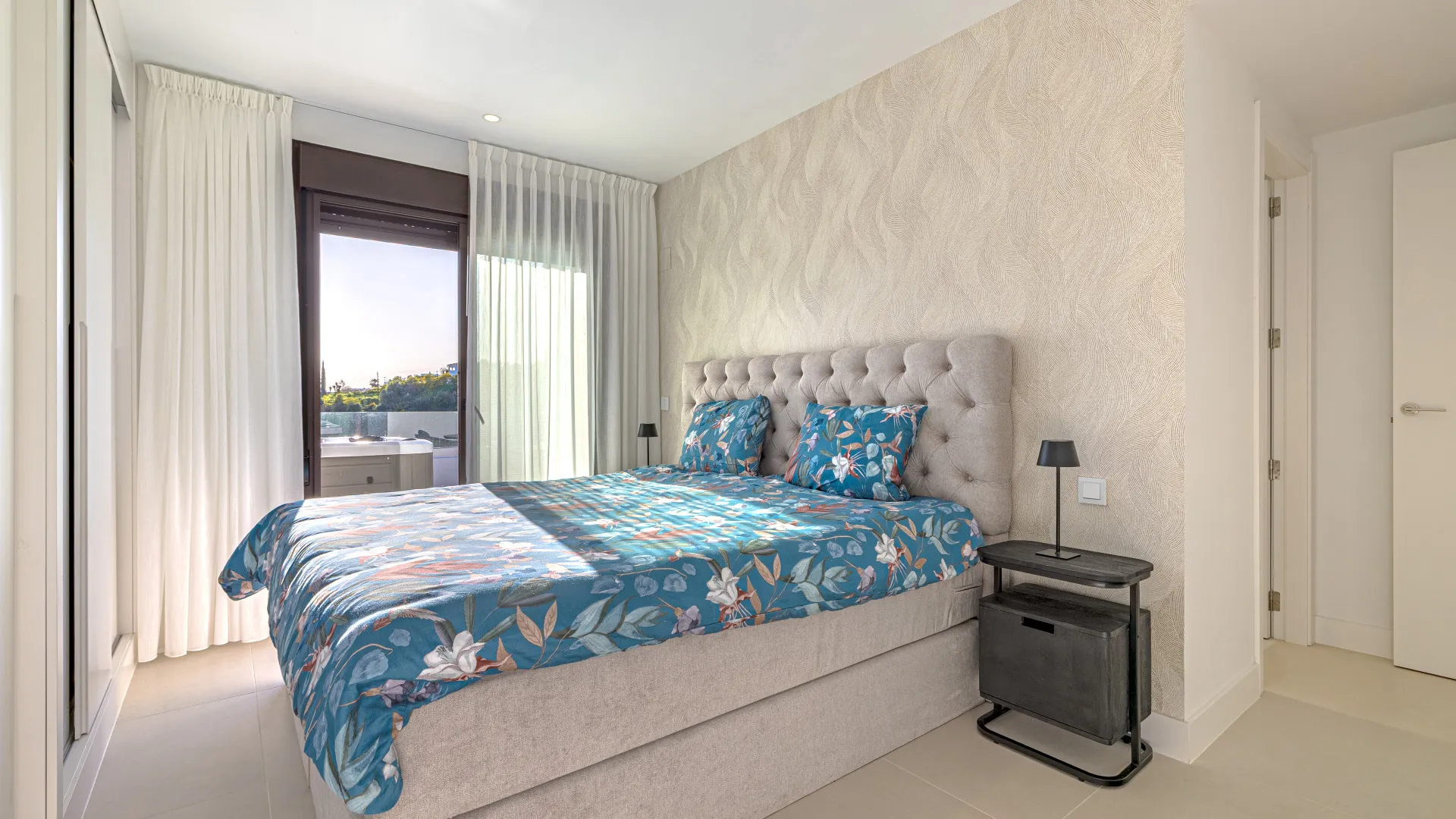 Buy penthouse in El Higueron with 2 bedrooms