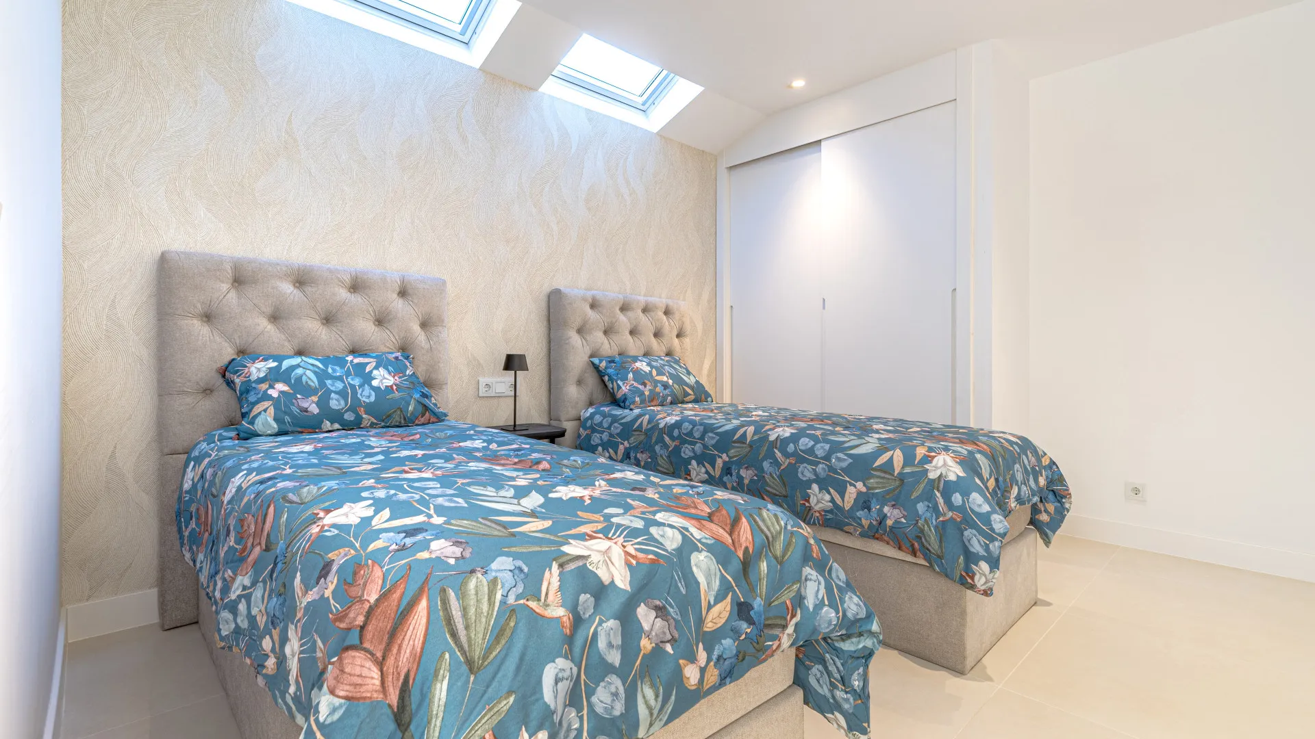 Buy penthouse in El Higueron with 2 bedrooms