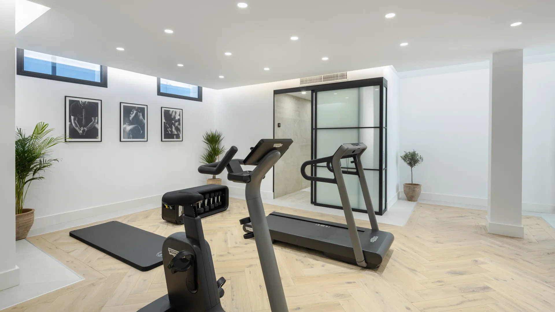 Nueva Andalucia, villa de 5 dormitorios en venta