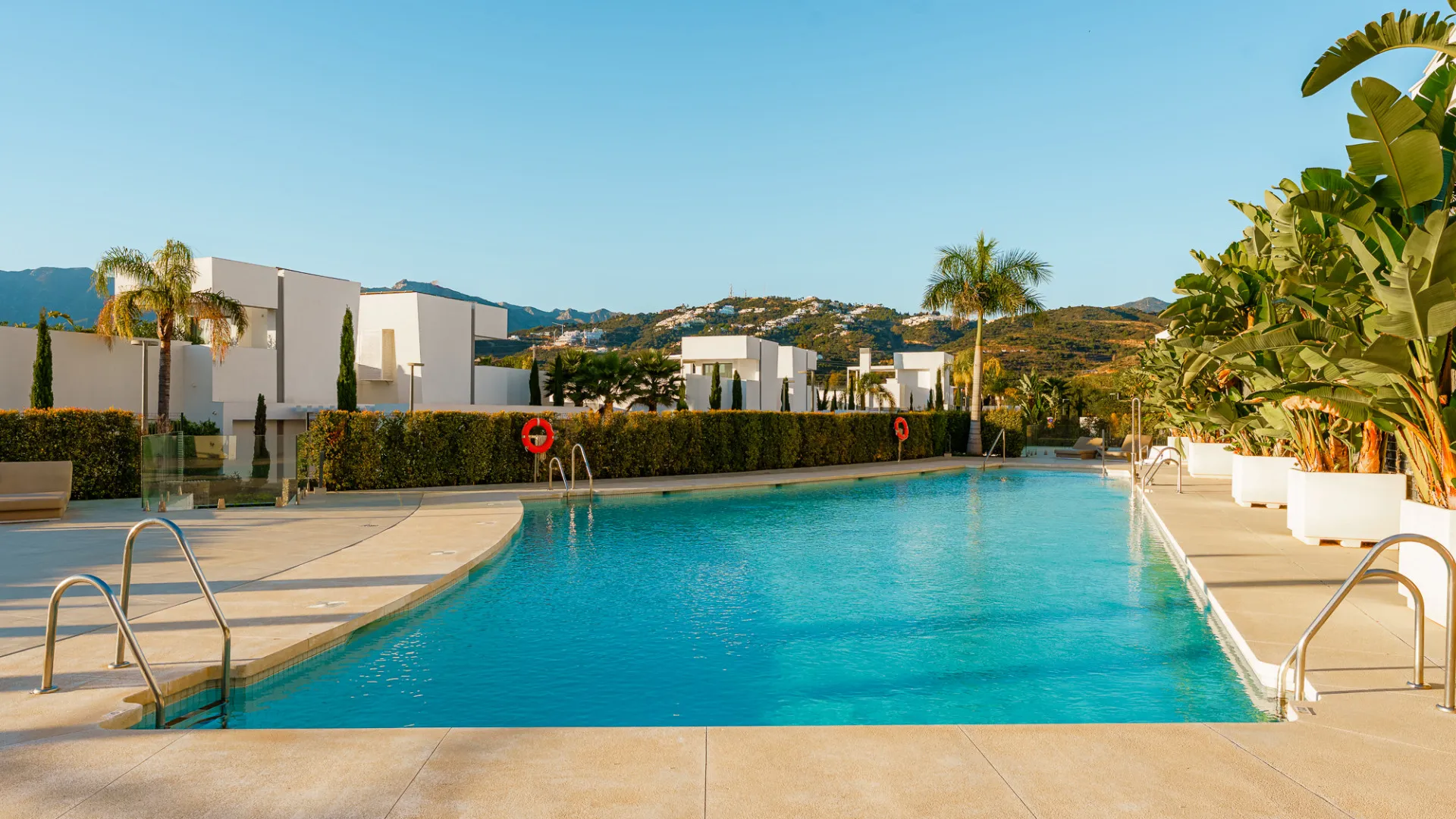 Apartamento planta baja en venta en Marbella con 4 dormitorios