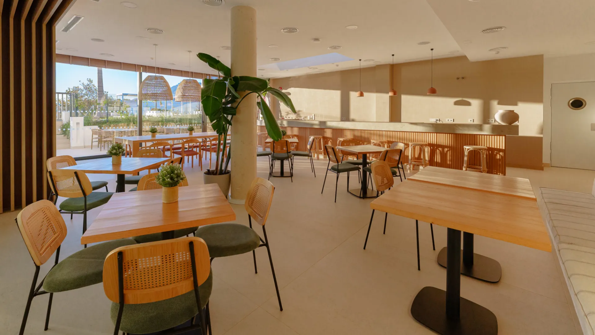 Apartamento planta baja en venta en Marbella con 4 dormitorios