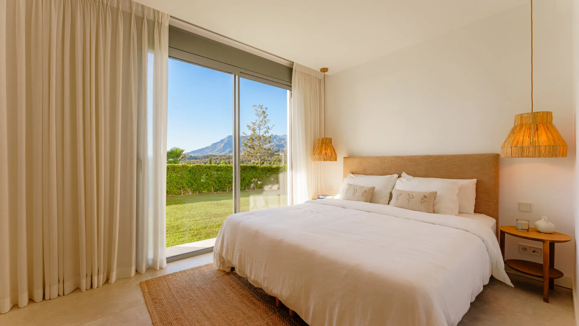 Apartamento planta baja en venta en Marbella con 4 dormitorios