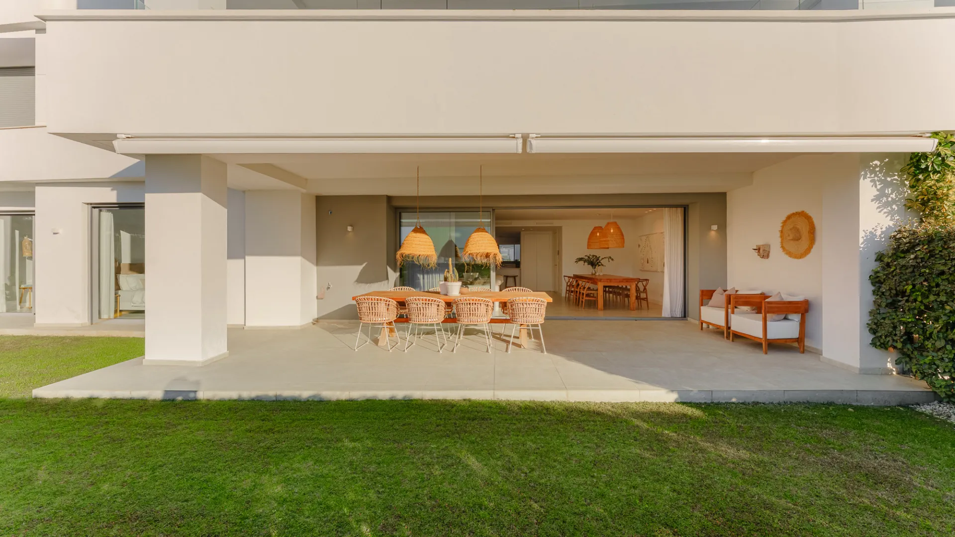 Apartamento planta baja en venta en Marbella con 4 dormitorios