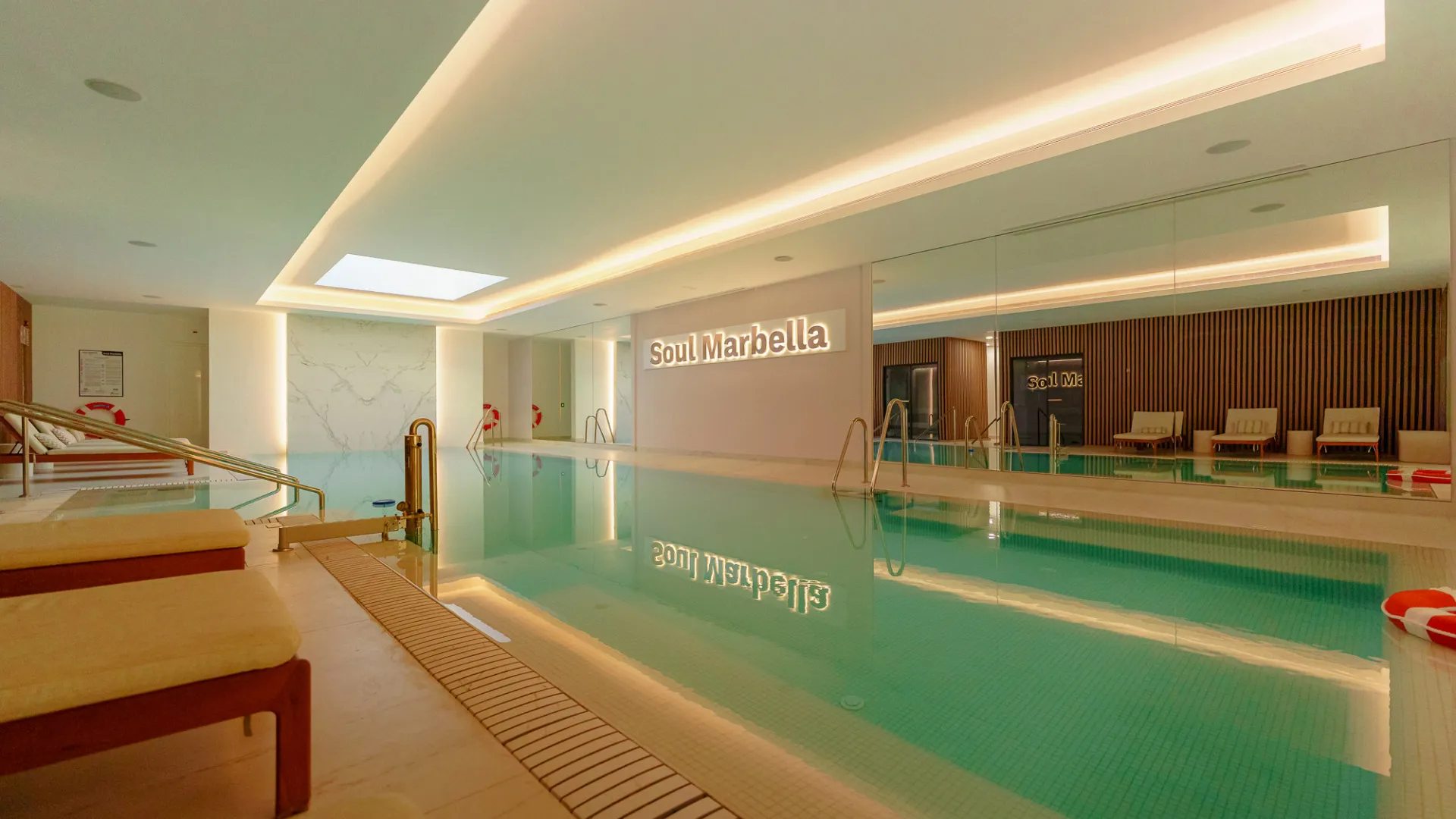 Apartamento planta baja en venta en Marbella con 4 dormitorios