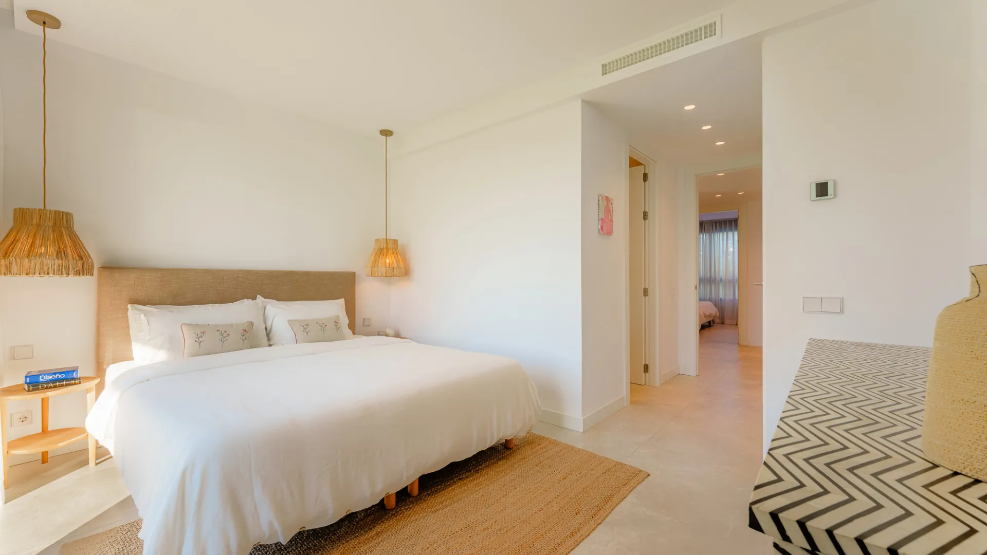 Apartamento planta baja en venta en Marbella con 4 dormitorios