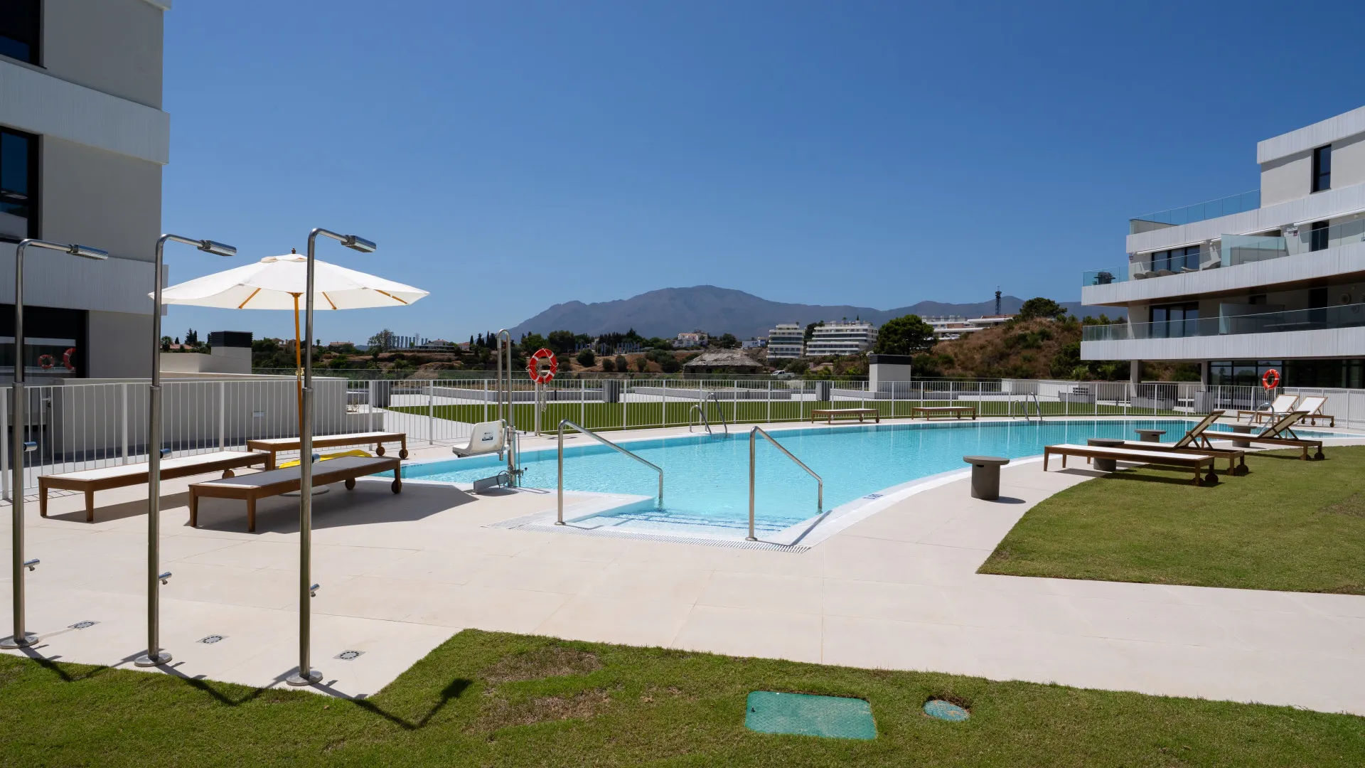 Estepona, apartamento de 2 dormitorios en venta