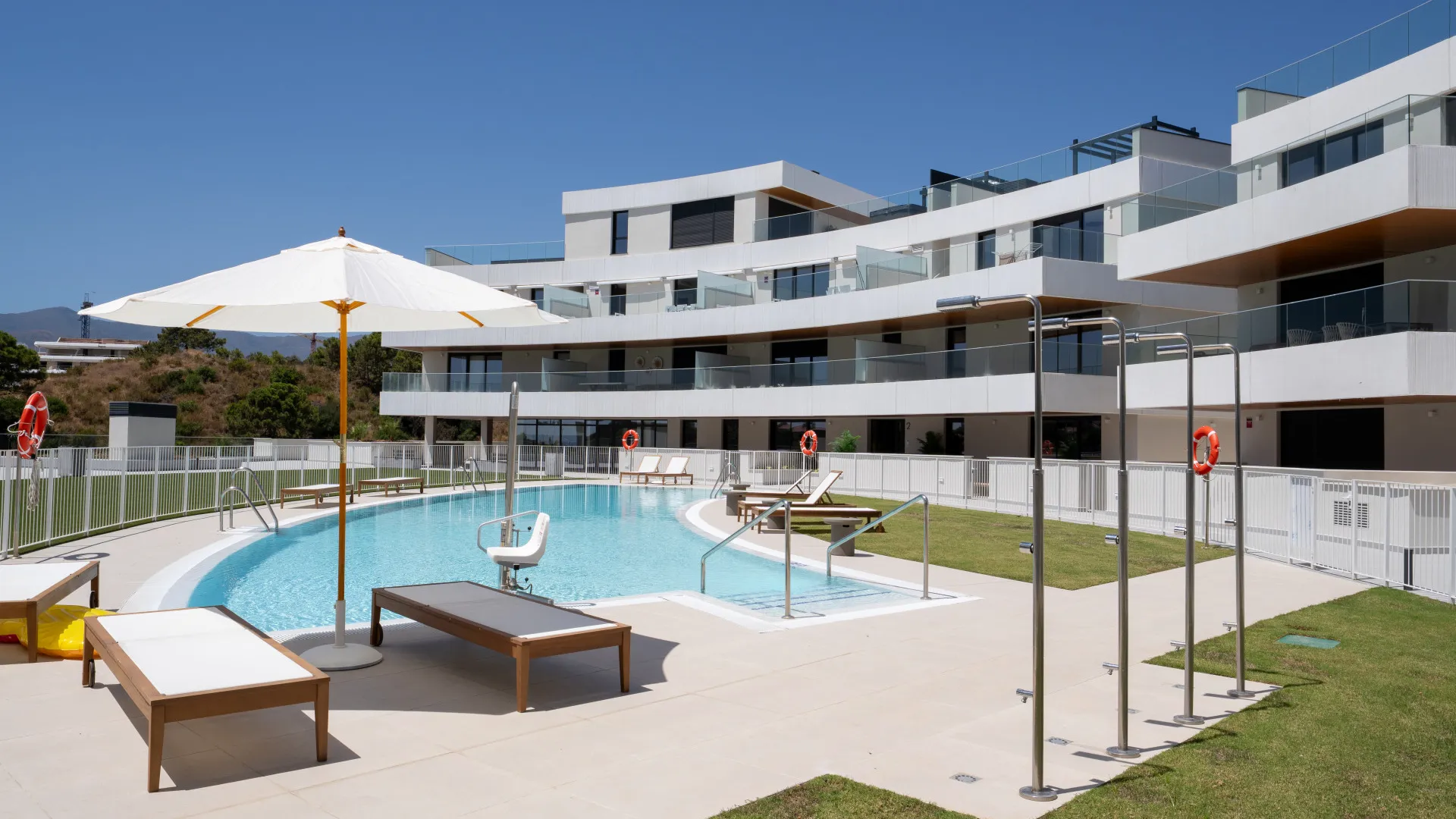 Estepona, apartamento de 2 dormitorios en venta