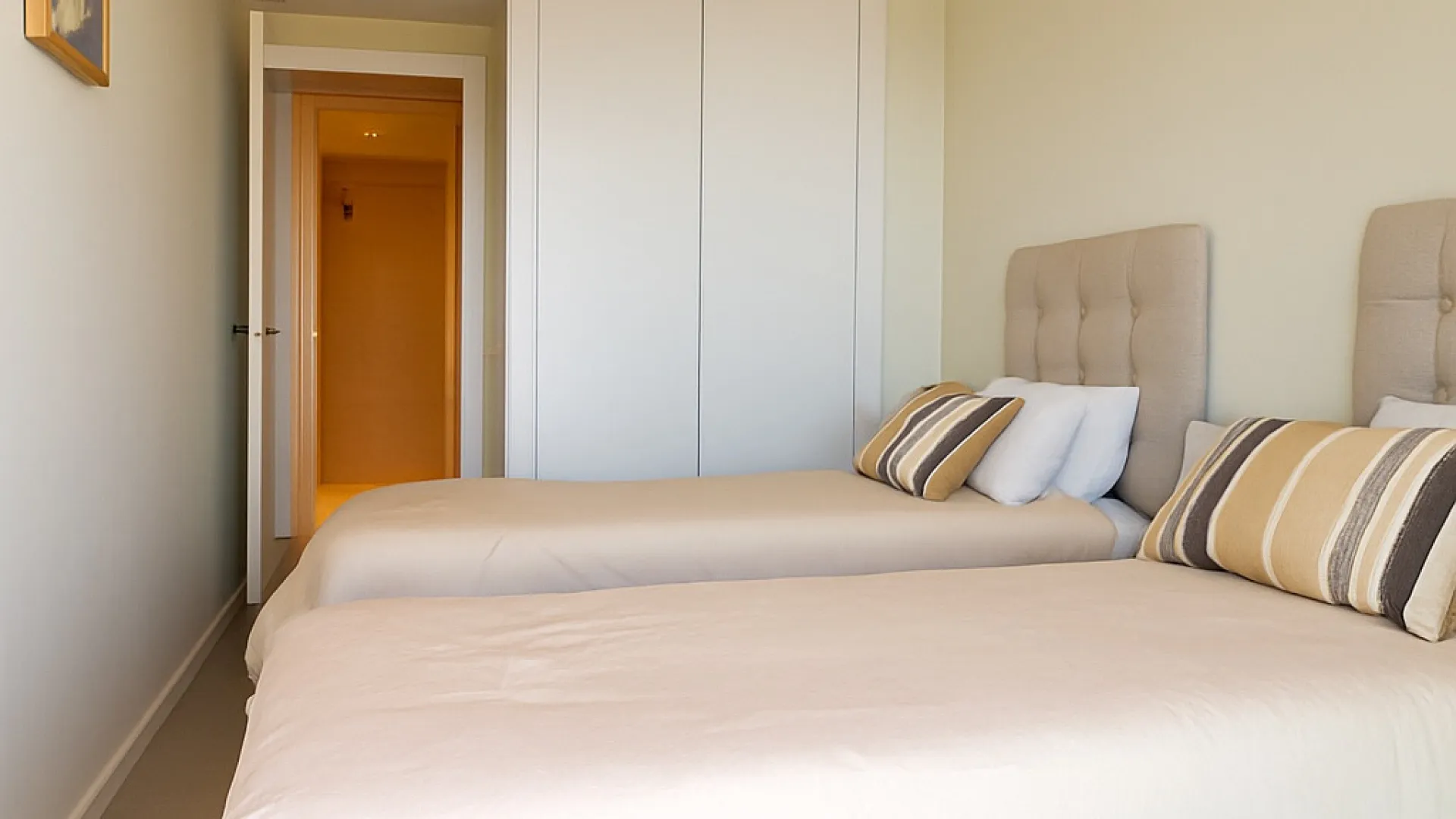 Estepona, apartamento de 2 dormitorios en venta