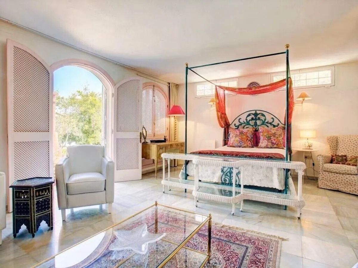 For sale Nueva Andalucia villa with 6 bedrooms