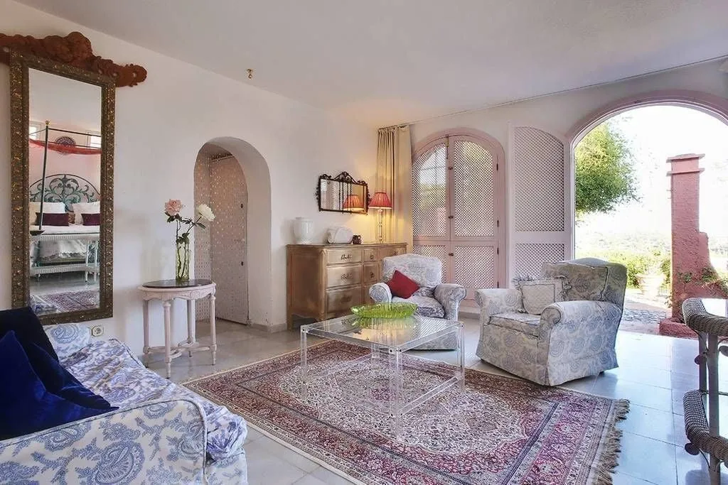 For sale Nueva Andalucia villa with 6 bedrooms