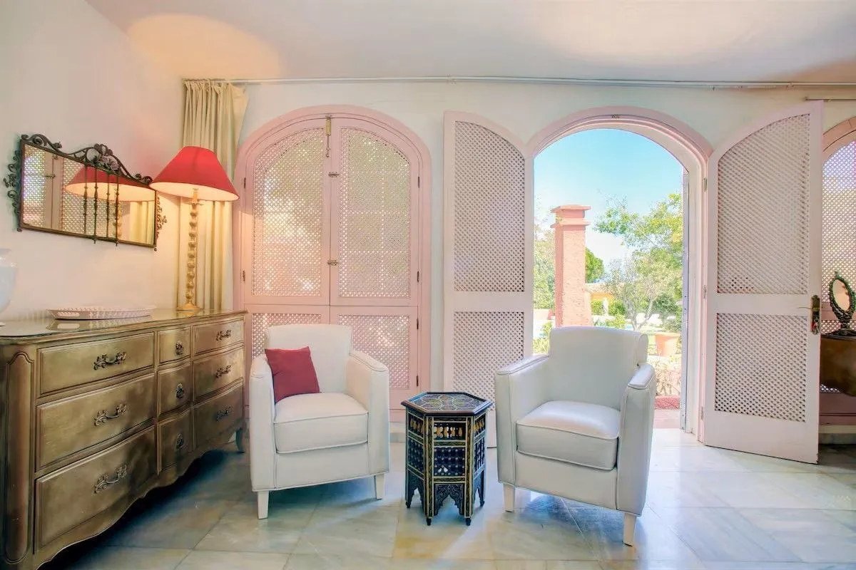 For sale Nueva Andalucia villa with 6 bedrooms