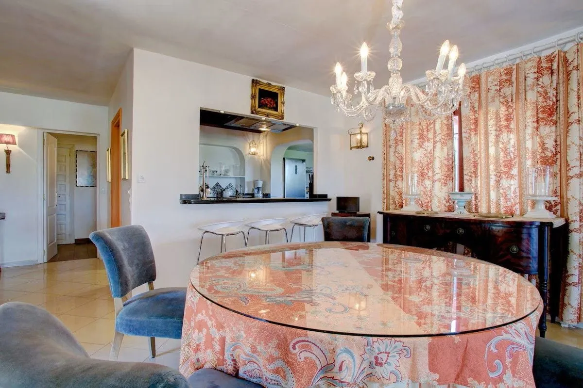 For sale Nueva Andalucia villa with 6 bedrooms