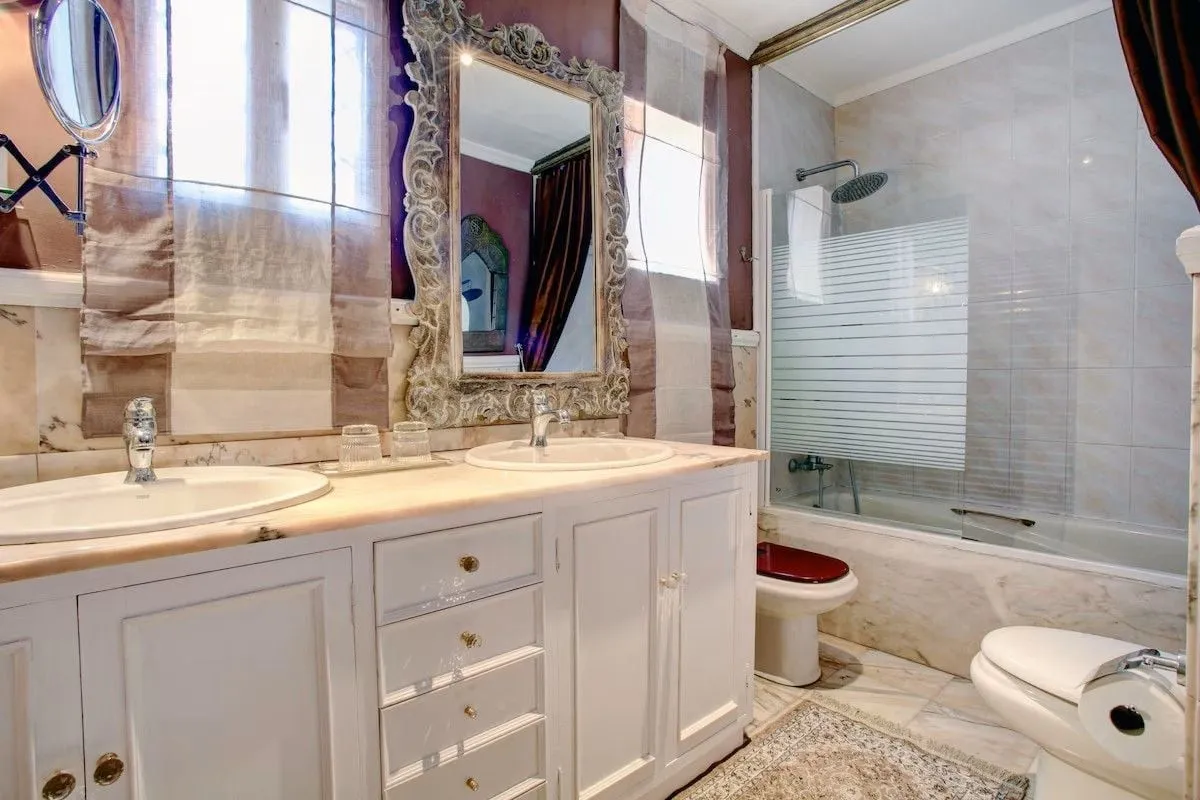 For sale Nueva Andalucia villa with 6 bedrooms